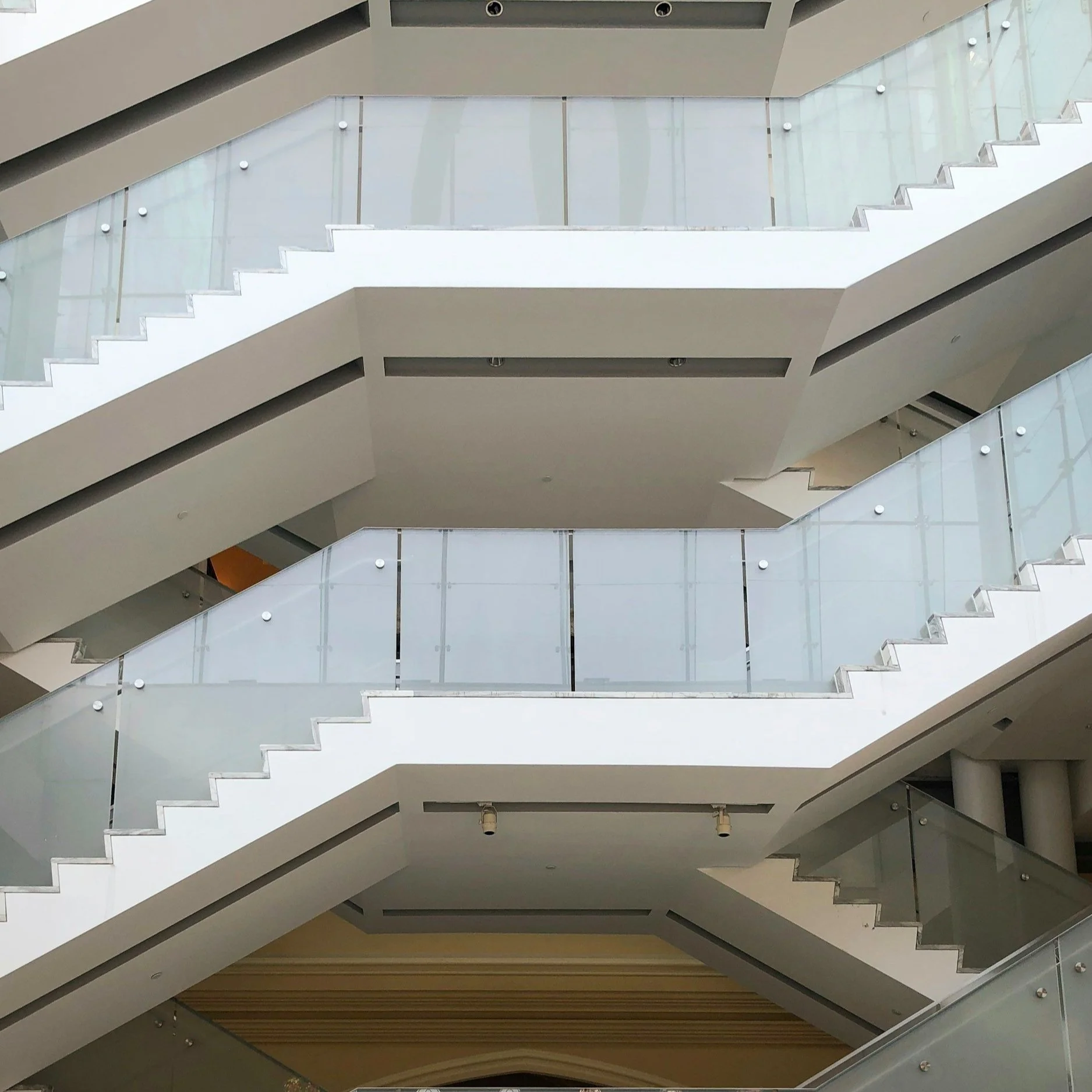 Can Glass Railings Handle High Winds?