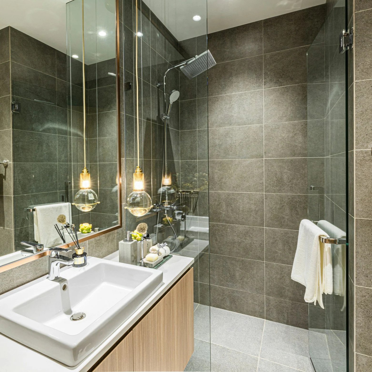 Modern Shower Enclosures That Open Up Small Bathrooms