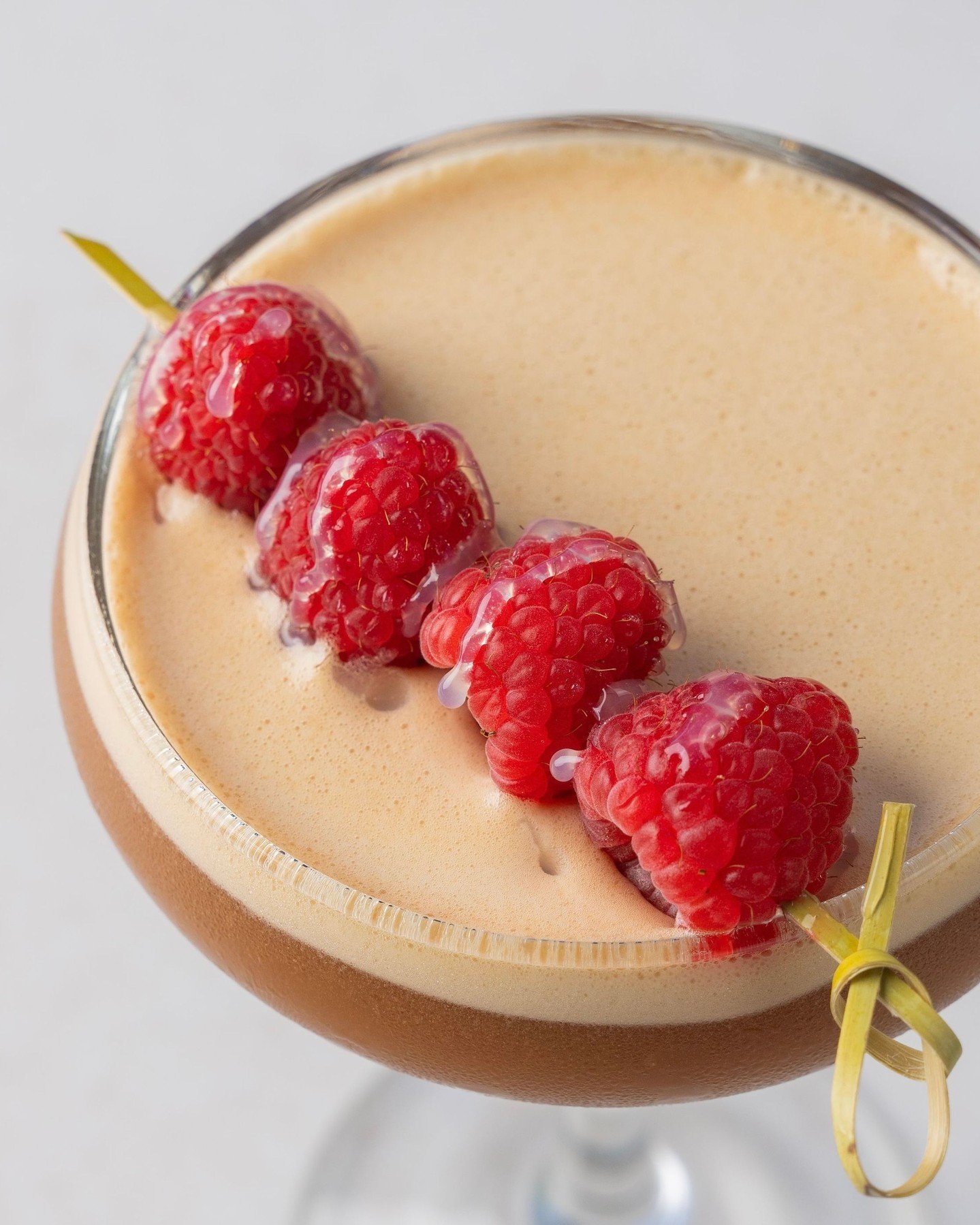 Seasonal sips worth savoring ✨🍸 It&rsquo;s Friday, so make it sweet. The Raspberry White Chocolate Espresso Martini brings a bright, indulgent twist to a classic favorite.

The Eleanor
7am-2pm ➡️ Daily ☀️

📍3207 N Hayden Rd. Scottsdale, AZ 85251

#