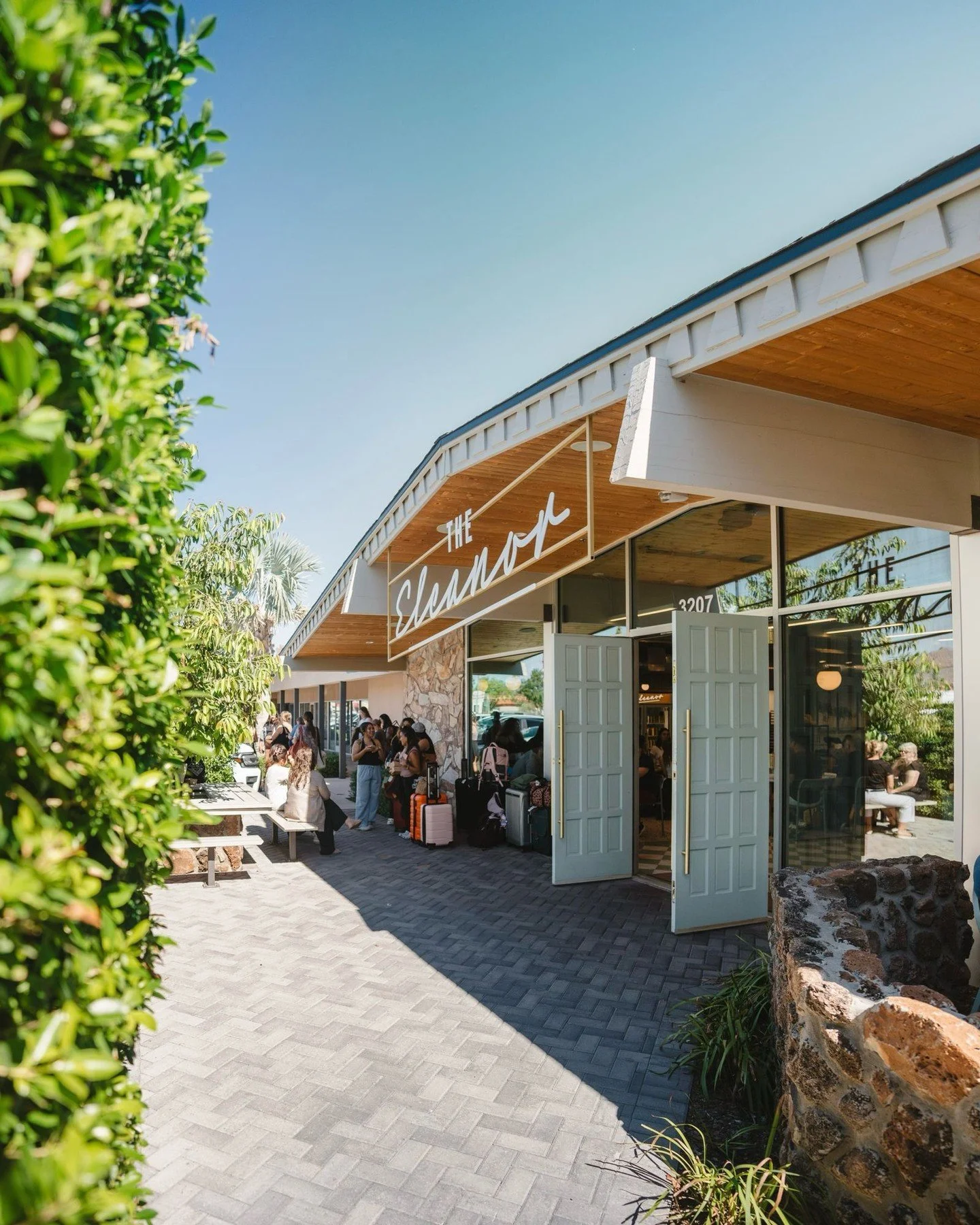 The more the merrier at brunch✨

Book your reservations through the link in our bio🔗

7am-2pm ➡️ Daily ☀️

📍3207 N Hayden Rd. Scottsdale, AZ 85251

#TheEleanor #SteakAndEggs #BreakfastBurrito #BrunchEats #ScottsdaleBrunch #CafeEats #MorningFuel #Go