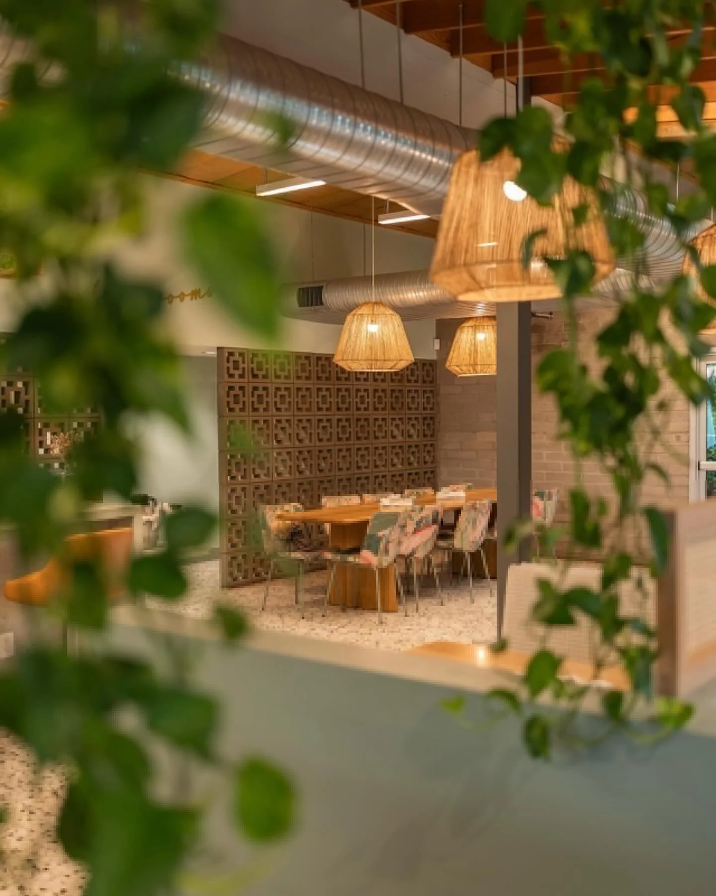 Brunch just hits different when the space feels this cozy and welcoming✨

7am-2pm ➡️ Daily ☀️

📍3207 N Hayden Rd. Scottsdale, AZ 85251

#TheEleanor #Scottsdale #BrunchEats #ScottsdaleBrunch #CafeEats