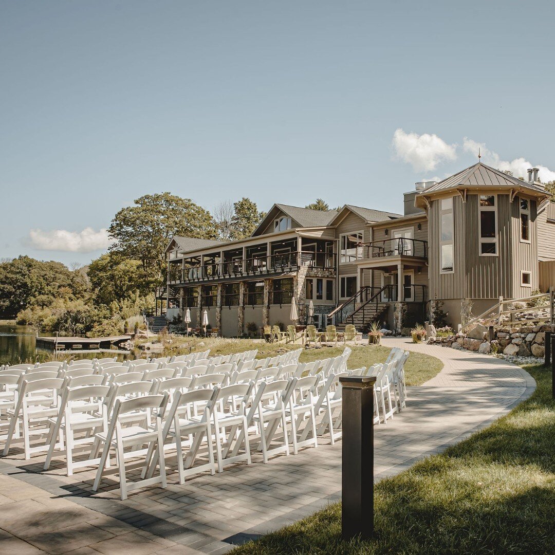 Close to home, but far enough away to make it feel like an escape, discover your dream wedding venue ♡ This hidden gem offers the perfect setting for those fun, romantic, and outdoor vibes you're looking for on your special day 🌿

📸 @puleciophotogr