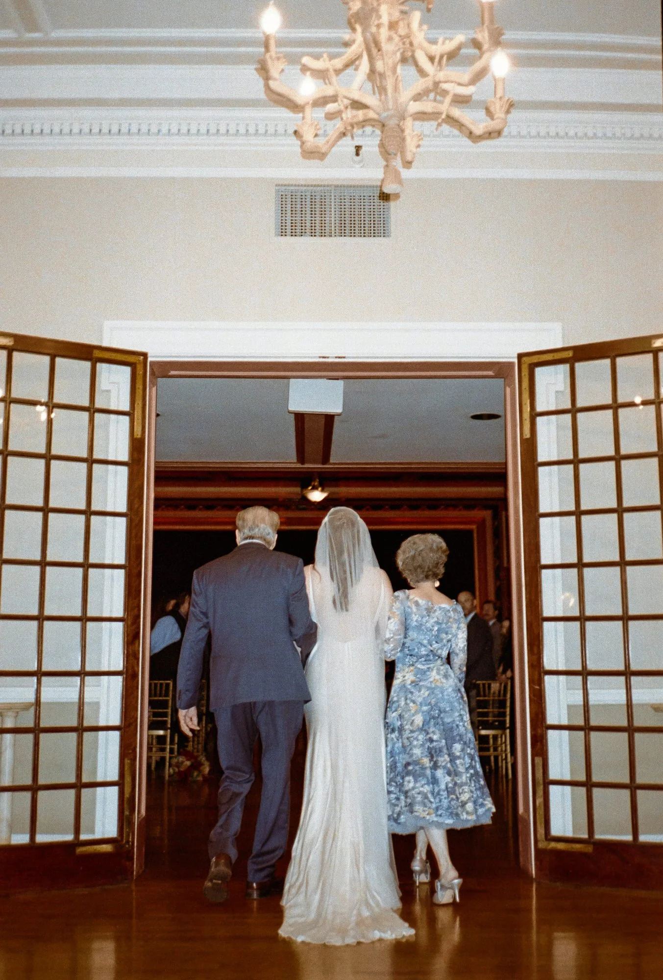 farrah-fox-virginia-wedding-photographer-film-rachael13.jpg