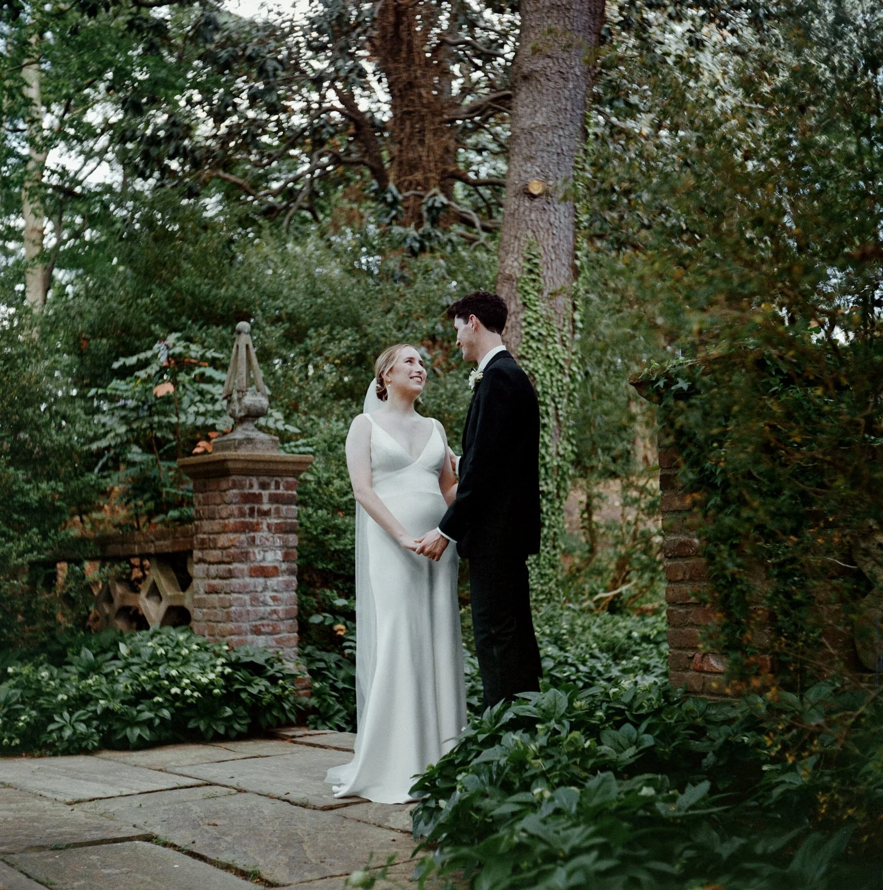 farrah-b-fox-virginia-wedding photographer-film-hybrid-grace-tyler30.jpg