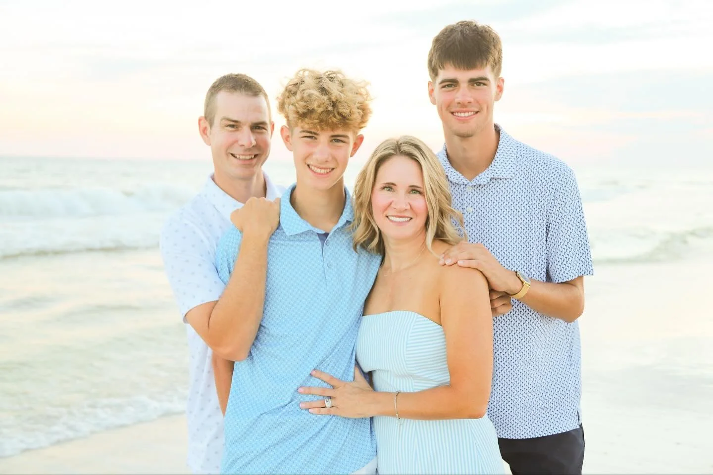 This beautiful family🥰🥰🥰📸
#30aphoyographer #panamacitybeachphoyographer #pcb #pcbfl #30a #southwalton #photography #familyphotograhper