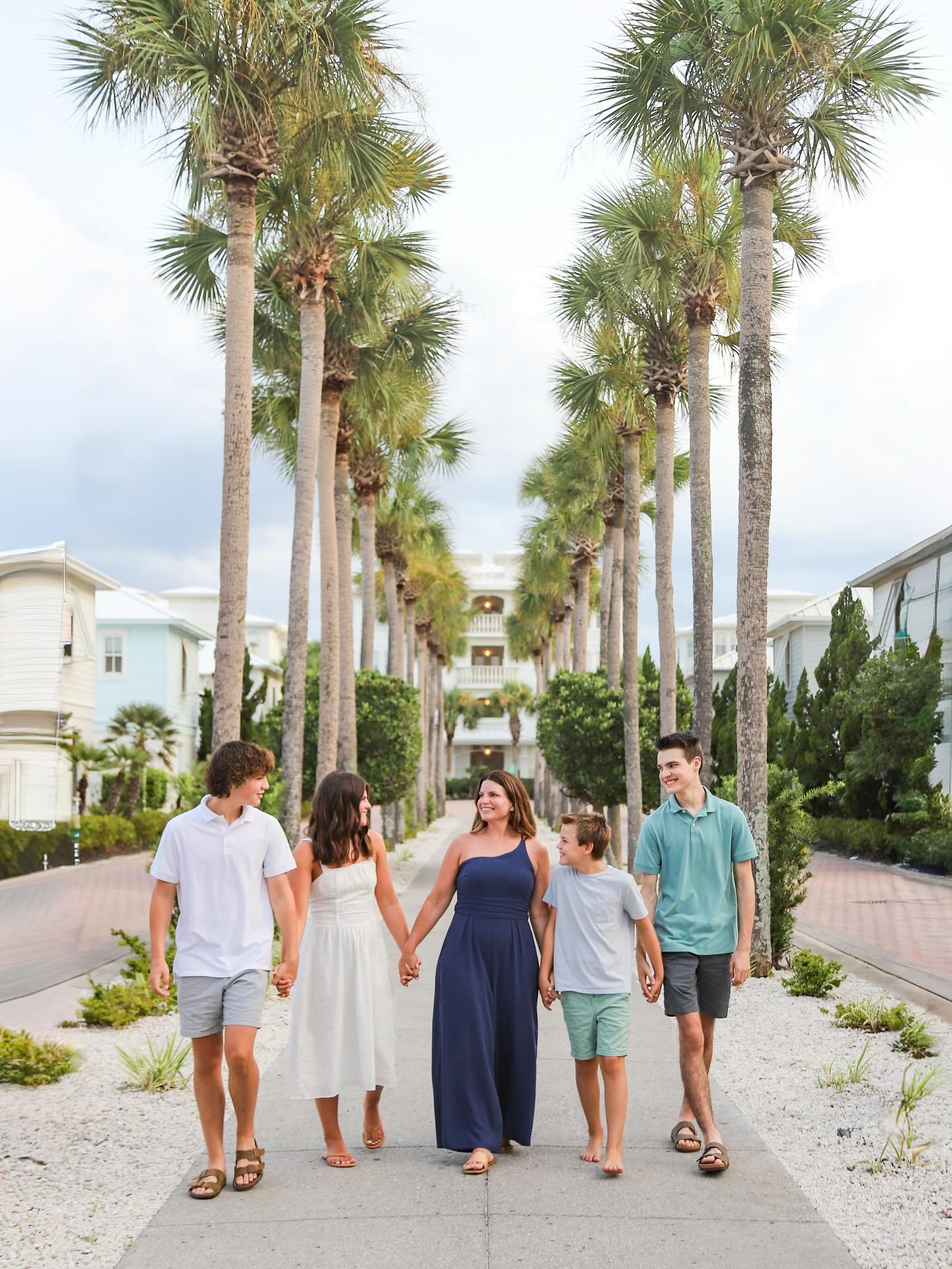 🥰🥰🥰📸
#30aphotographer #panamacitybeachphotographer #pcb #pcbfl #30a #southwalton #photography #familyphotograhper #30a #alysbeqch #seacrest #rosemarybeach #emeraldcoastphotographer