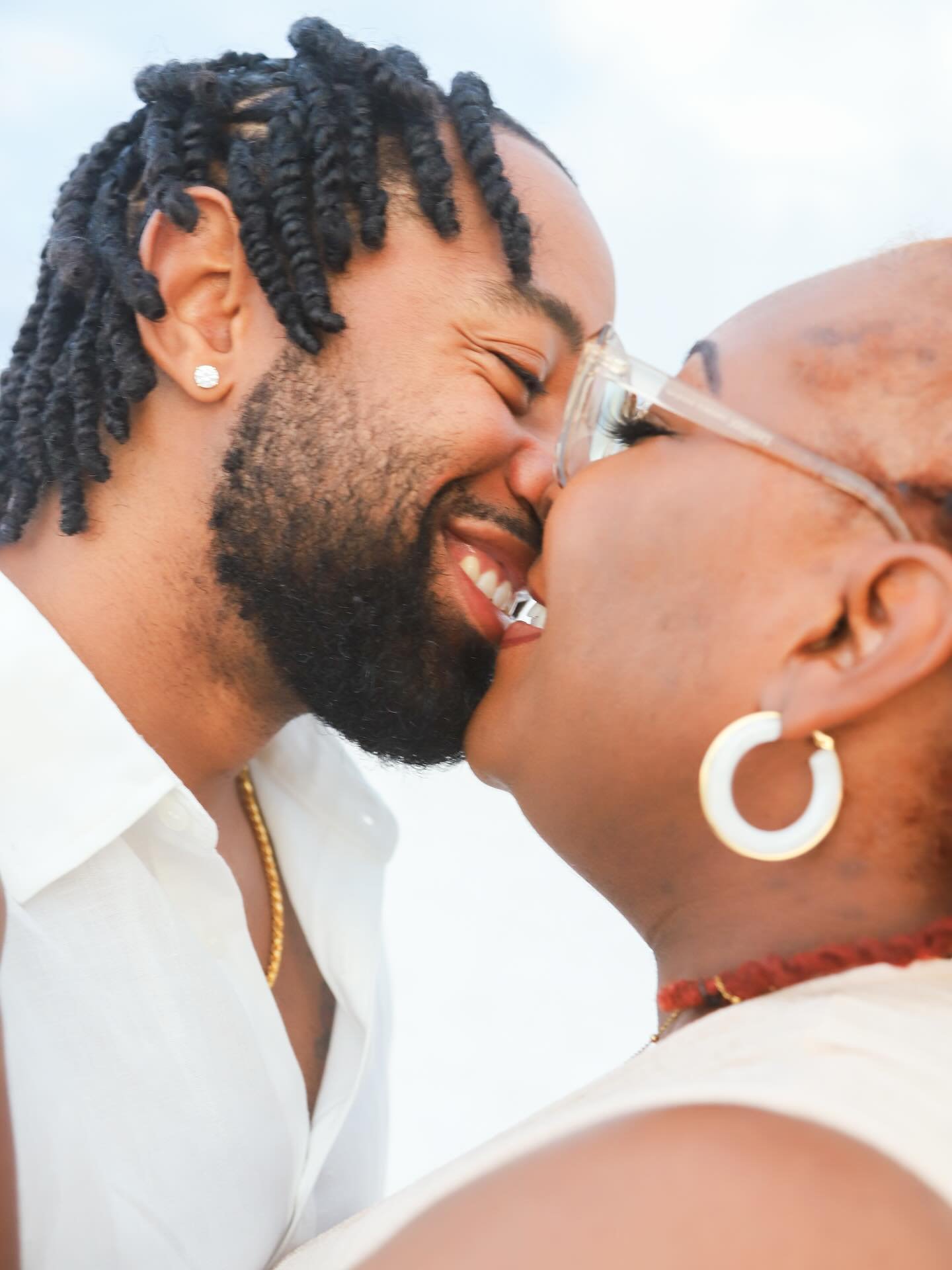 These folks were celebrating their fifth anniversary and had me out to snap a few moments to look back on someday🏝️☀️⛱️
#miramarbeachphotographer #southwaltonflorida #miramarbeach #miramarphotographer #anniversary #5thweddinganniversary❤️ 
#30aphoto