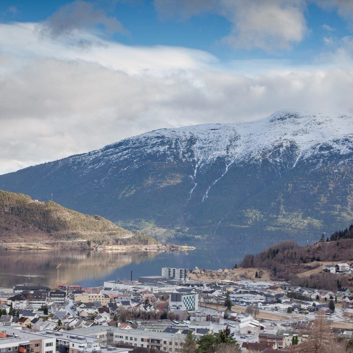 Sogndal i godv&aelig;r er noko heilt spesielt. 😍
Swipe for &aring; sj&aring; korleis sogndal egentleg ser ut idag (#bodleregn) 
&bull;
&bull;
&bull;
#timelapse #sogndal #sognefjorden #sognogfjordane #vestland #sogndalsfj&oslash;ra #fj&oslash;ra #utn