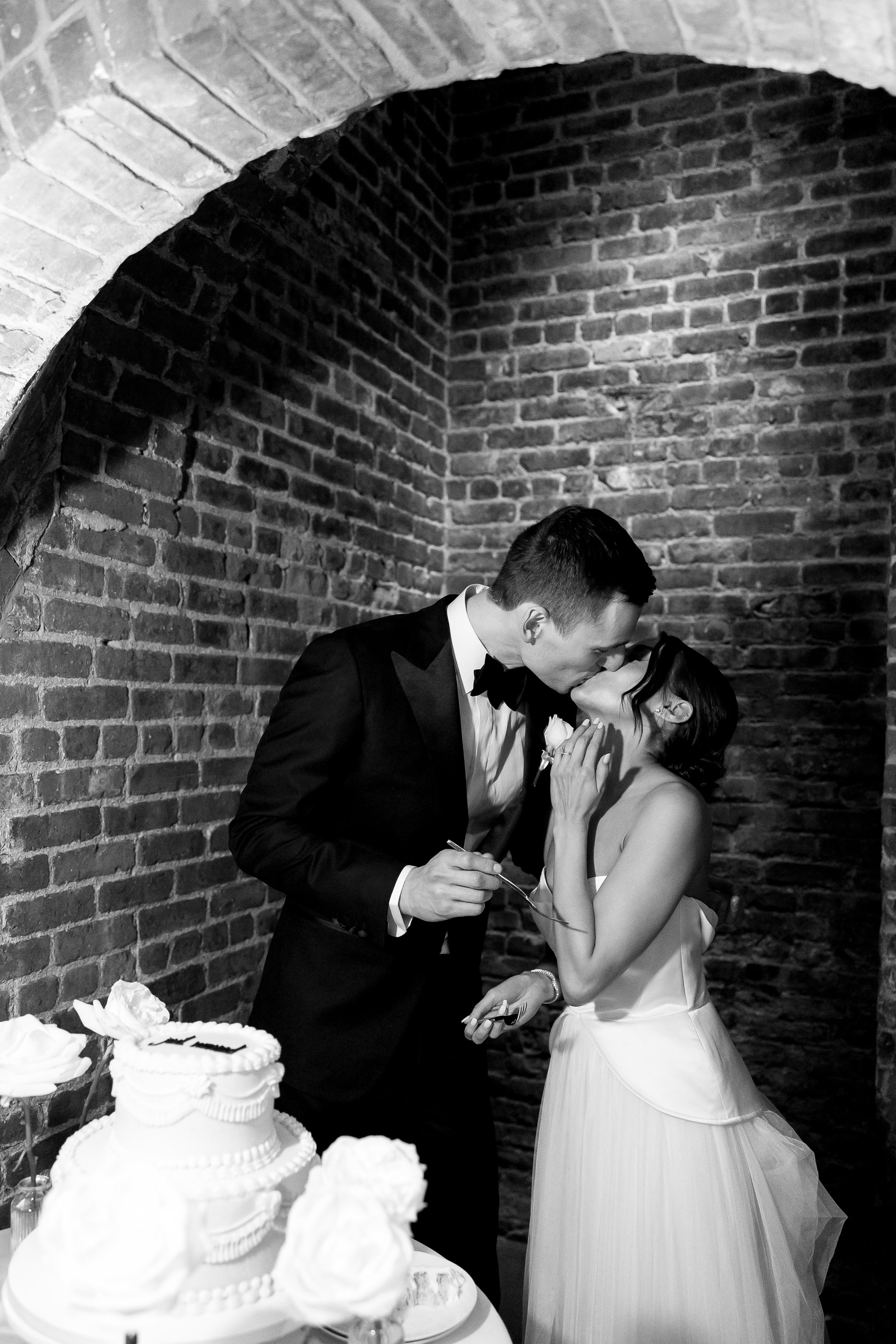 editorial-romantic-monochrome-wedding-foundry-nyc-2213.jpg