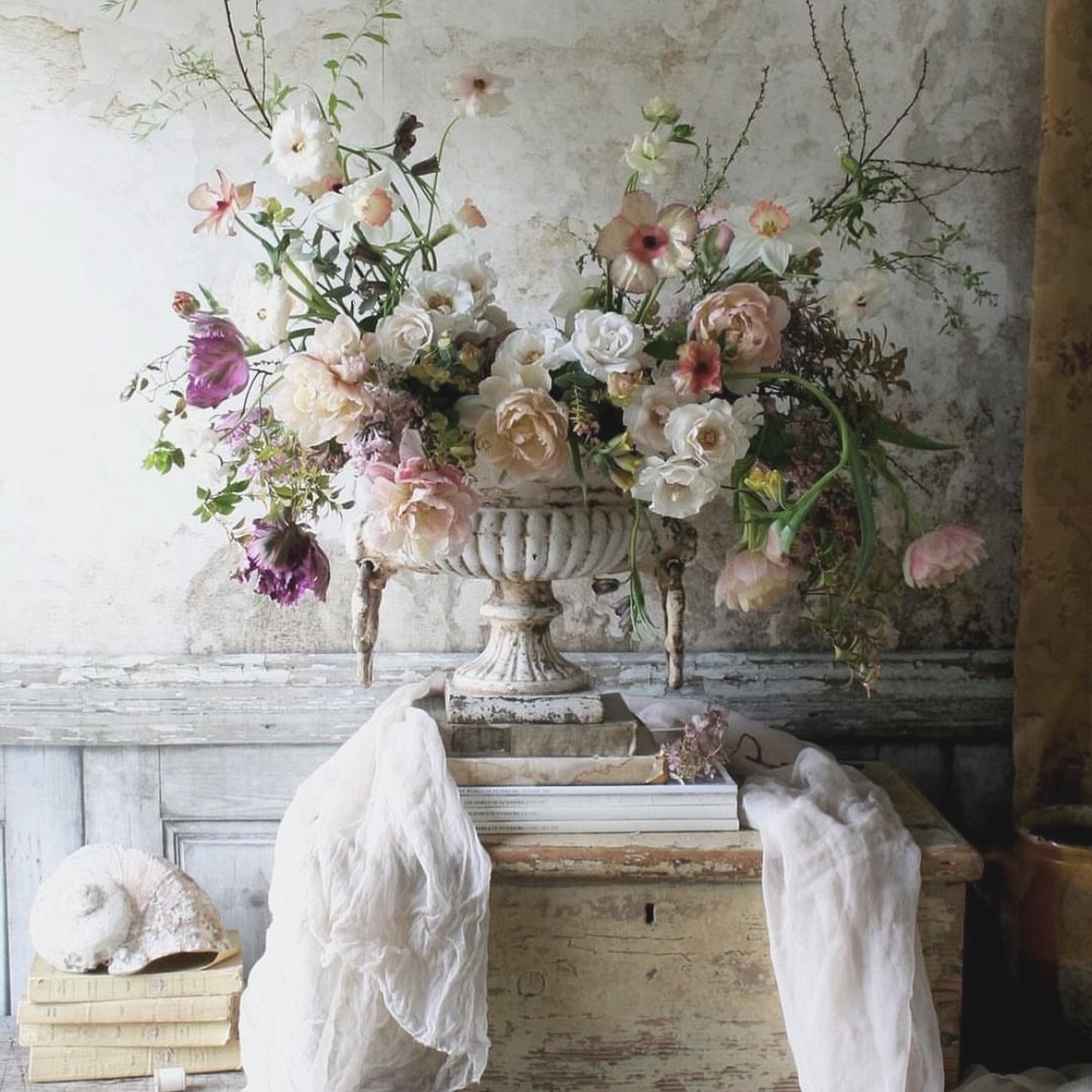 &ldquo;The love of beauty in its multiple forms is the noblest gift of the human cerebrum.&rdquo; ~ Alexis Carrel
photo via @luciehunter 

#luciehunter #love #beauty #home #frissonmaison