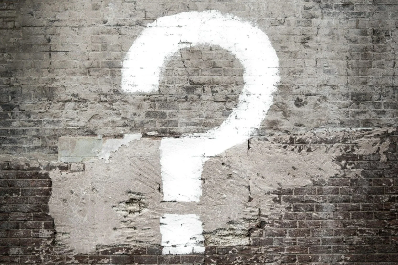 Comment choisir un talent voix off professionnel : 8 qualités à rechercher