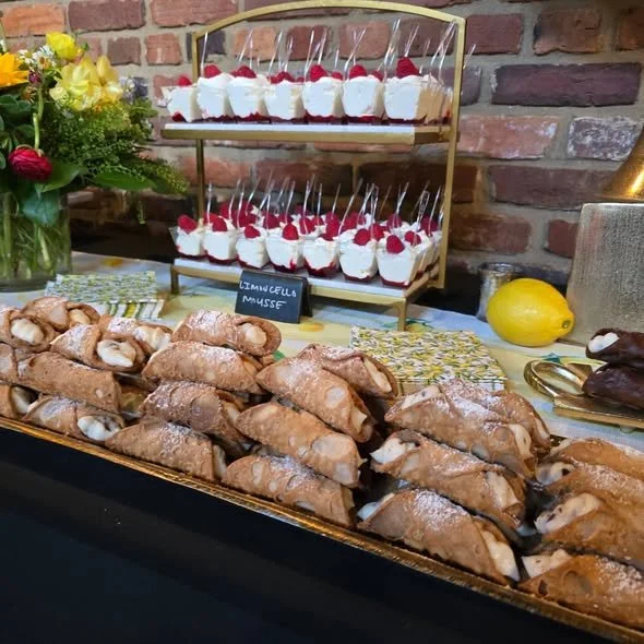 Catering Cannoli.jpg