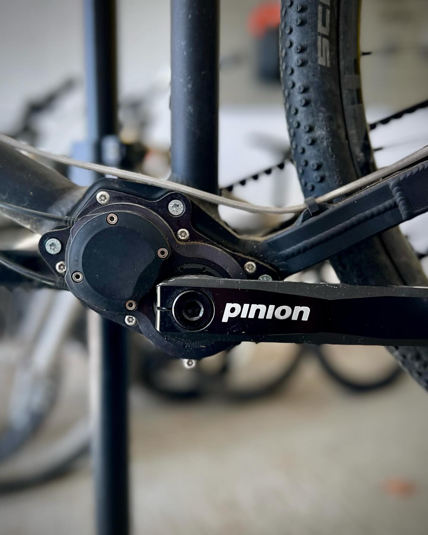 🔥 Pinion Drive 🔥

Some aspects of the Pinion/Gates drivetrain can be debated against that of derailleurs like weight (slightly more than a posh drivetrain, but in a better location for FS bikes), grip shift (whether you like it or not), shifting un