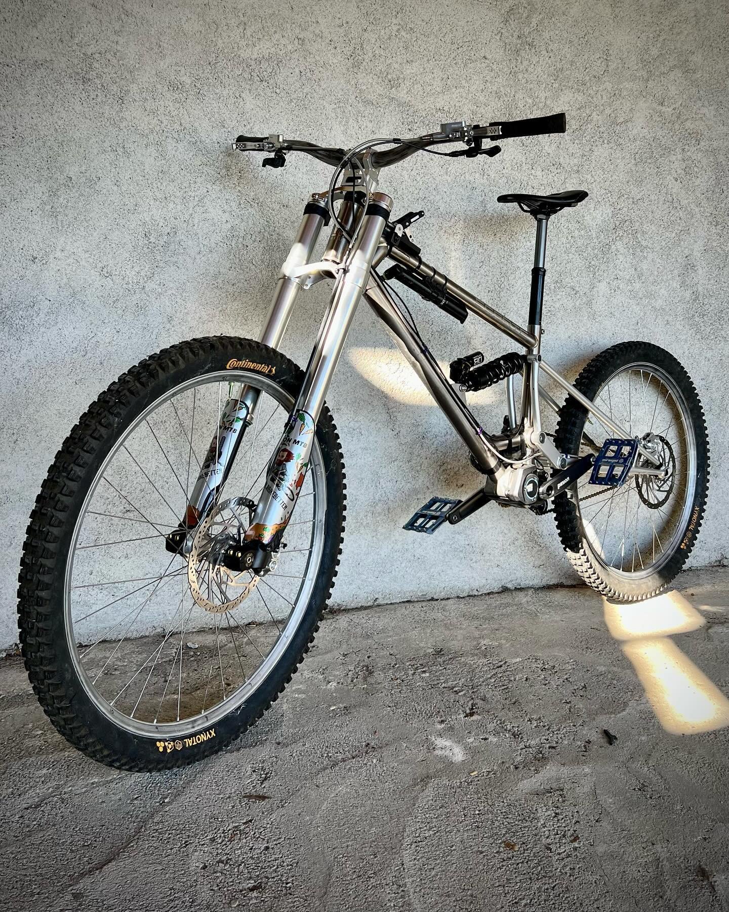 🔥Tit-Ron-A-Tron🔥

The quest for the perfect MTB continues&hellip;

The spec on this machine has changed a lot over a year trying different bits and pieces. Now I&rsquo;m trying to finalise and perfect it. A few changes:

- Shimano Pro Dropper (main