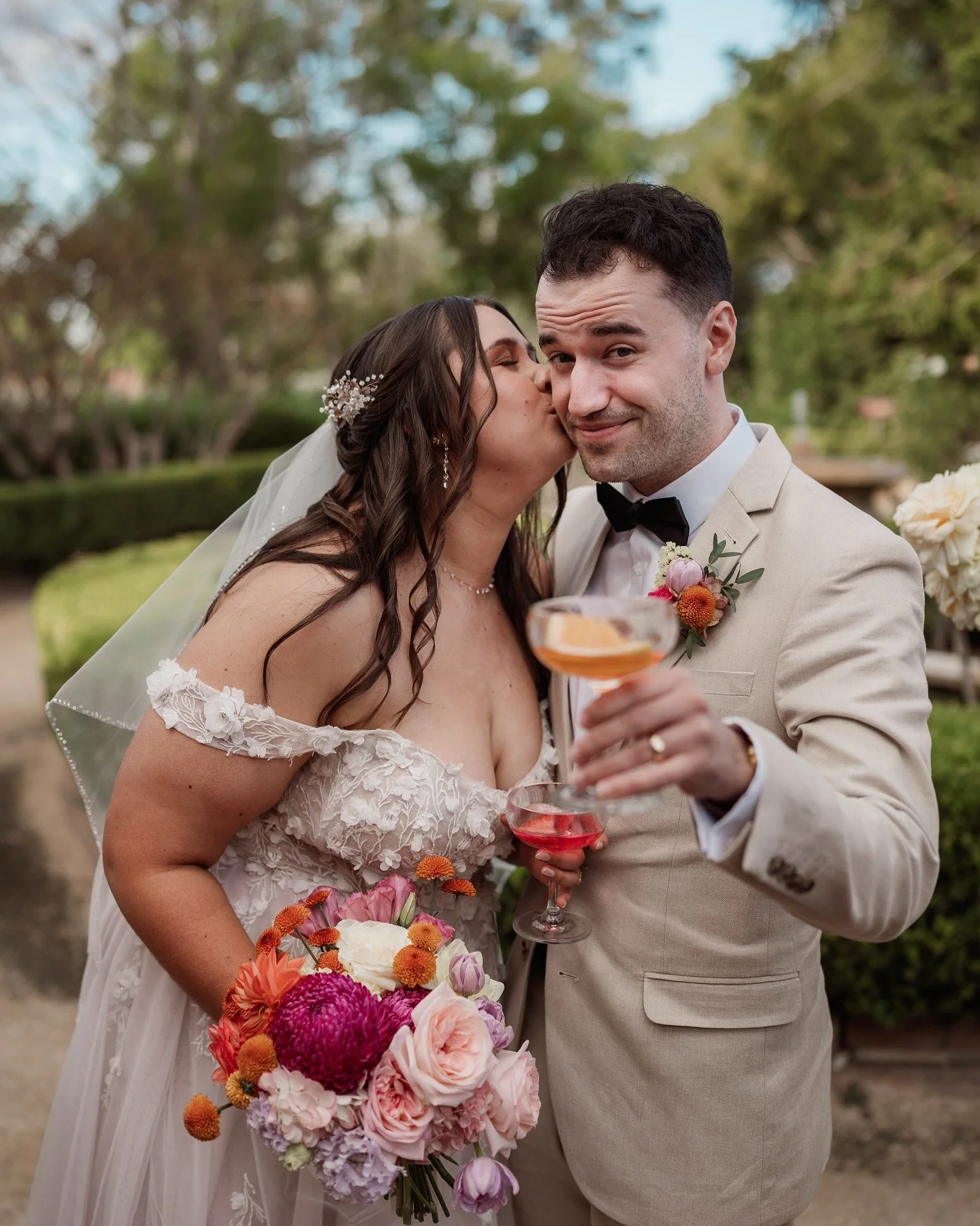 Some of the gorgeous shots from Peri & Mason’s beautiful day 💕🍭👰🏻‍♀️💍 
Photographer : @kieranmoorephotography 
Venue : @burnhamestate 
Florals @floralpops_