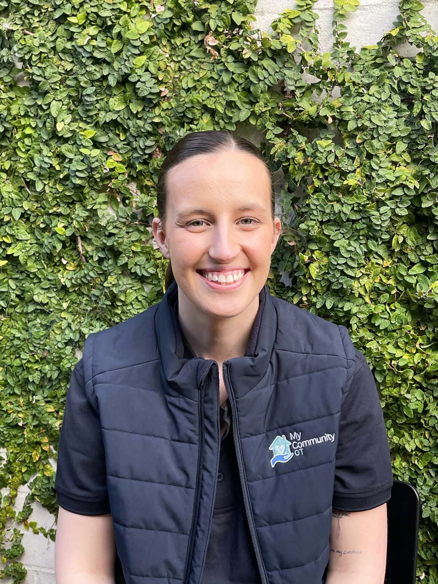 Meet Ella, our occupational therapist who loves working with a range of people to achieve their goals. She loves working with neurodivergent people who are looking for help with executive functioning, fatigue management, regulation skills and more.