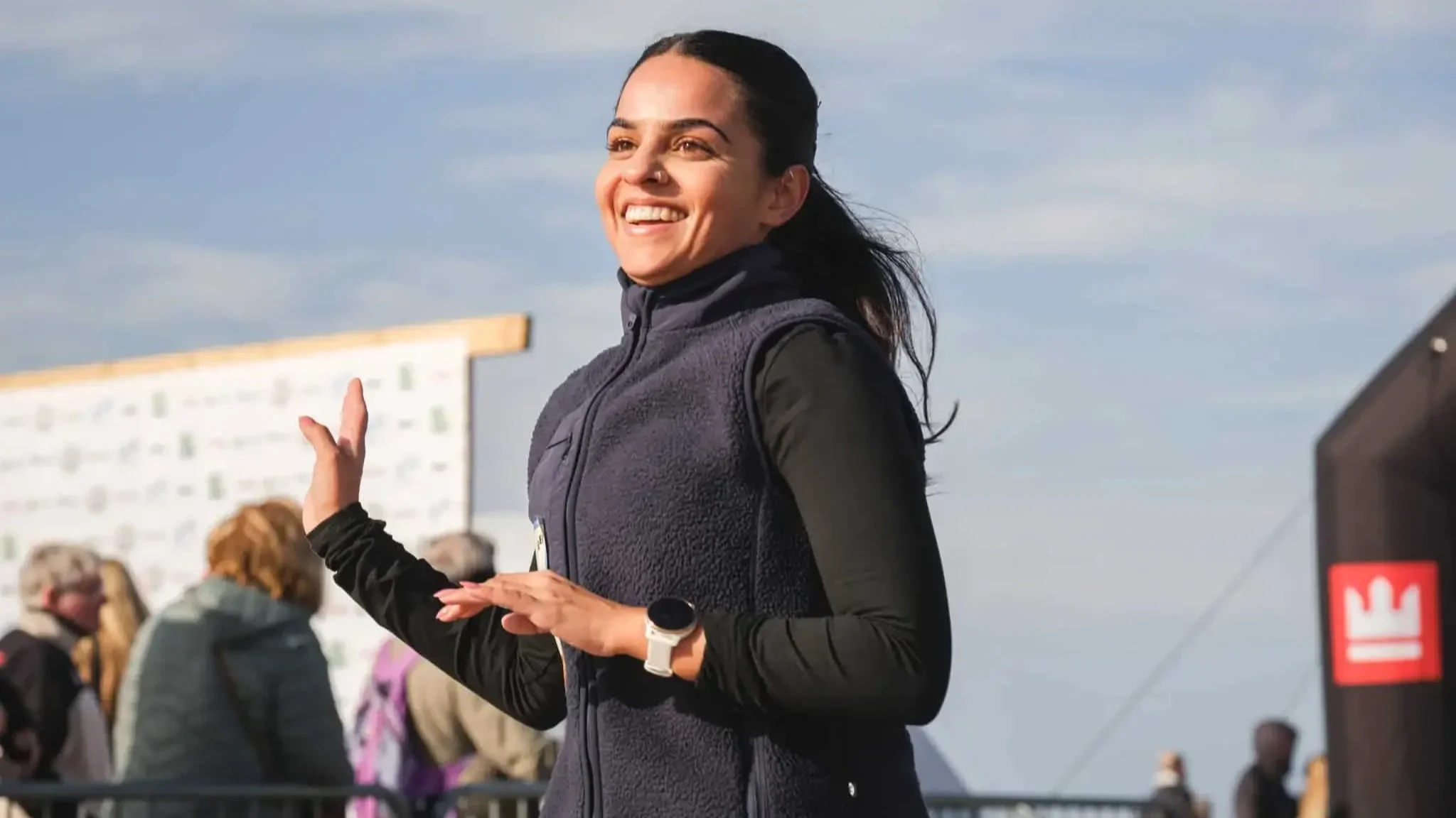 Glad løber som kommer i mål på sit første hegnet half halvmarathon 2026