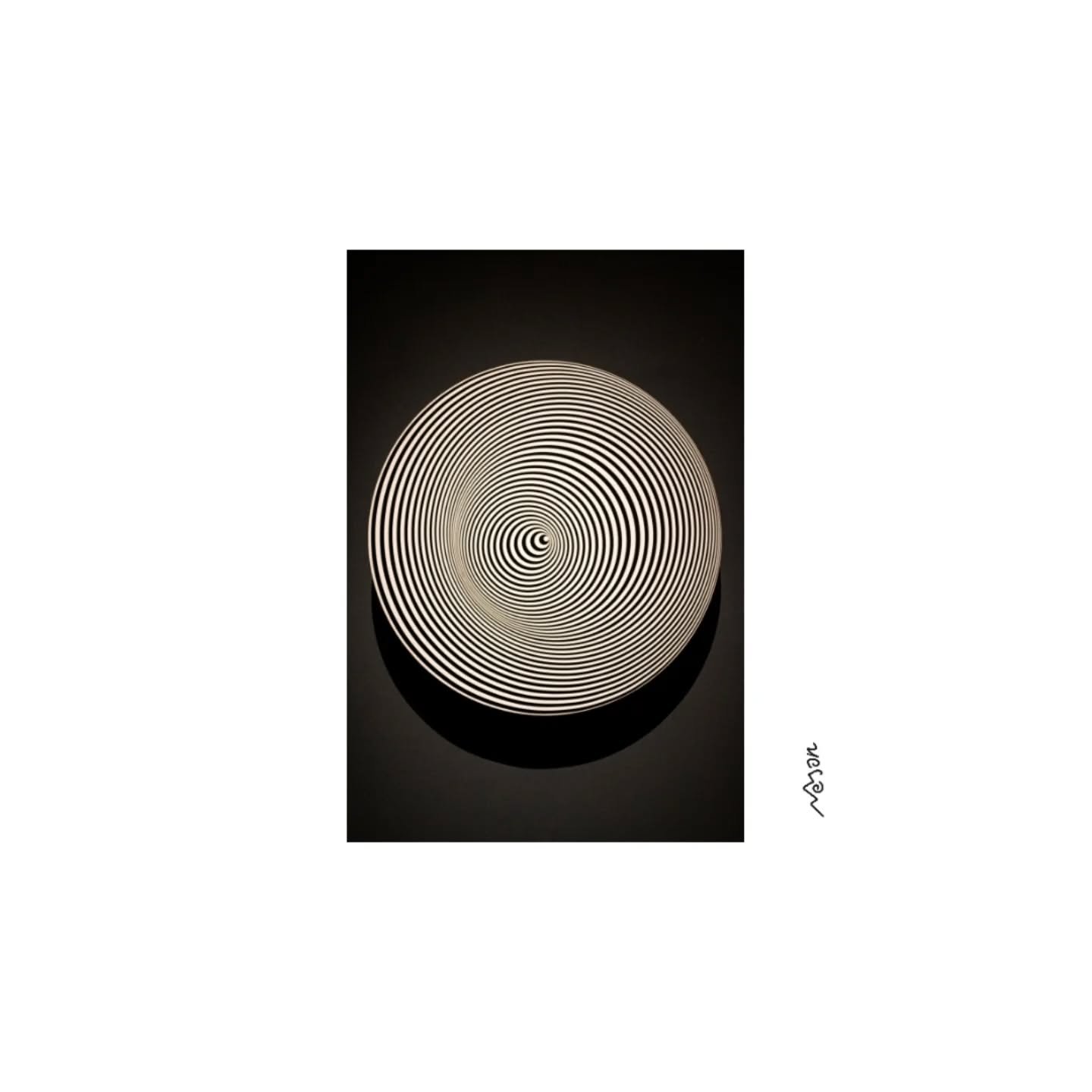 '𝙳𝚞𝚊𝚕𝚒𝚝𝚢'
"Duality" is an abstract photographic print that plays with shadows and tones to explore contrast. Light and dark dance across the frame, creating a quiet tension. It feels both present and distant, inviting the viewer to