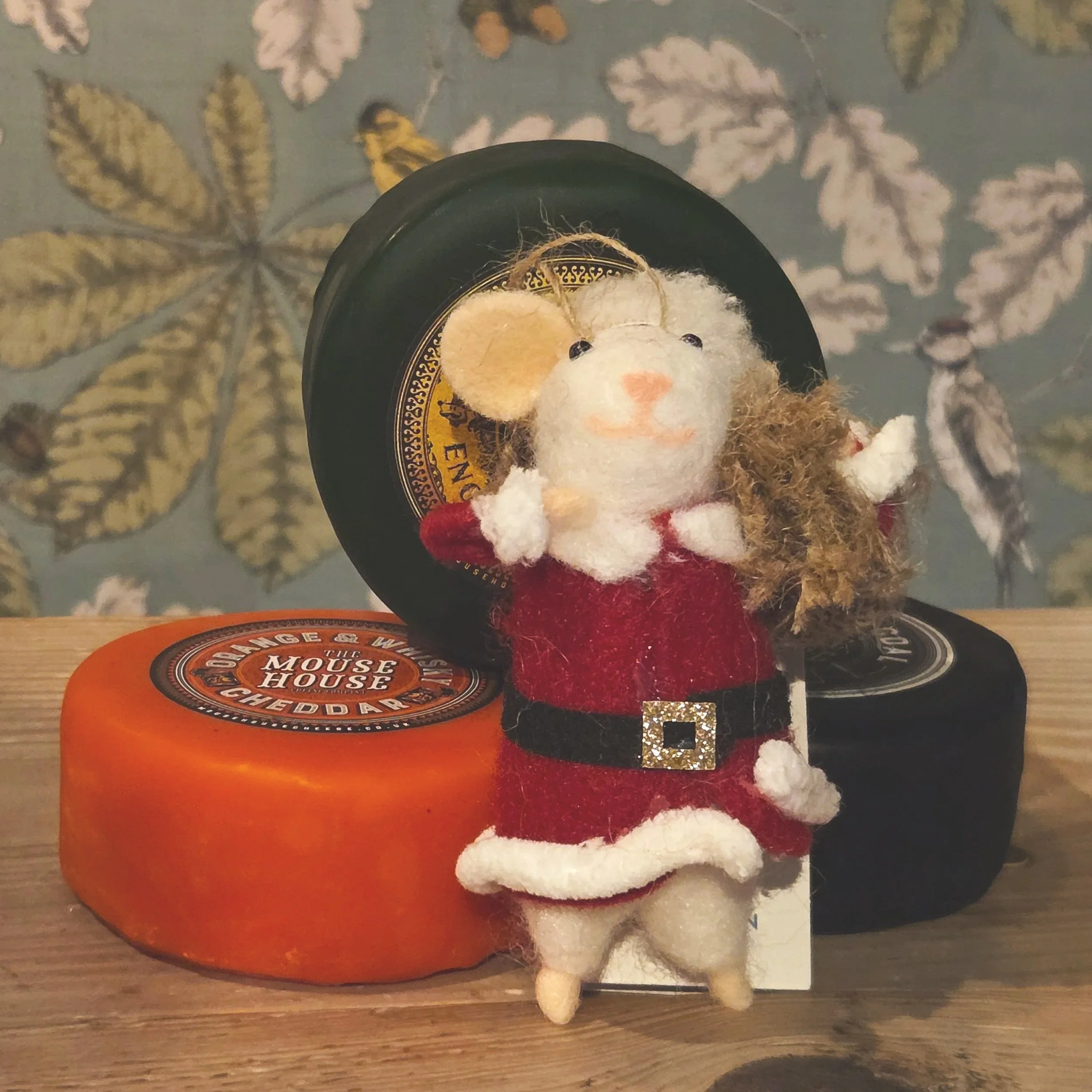 Santa+Mouse+with+Cheese.jpg