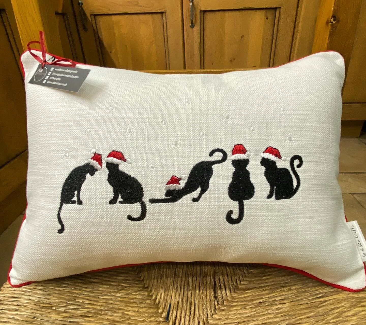 🐈&zwj;⬛🖤🎄 #blackcat  #christmashats  #digitizedembroidery  #sosewcraftsmadebyjennie