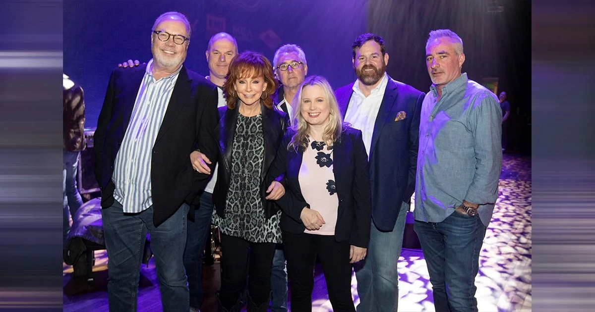 REBA MCENTIRE RETURNS HOME TO UNIVERSAL MUSIC GROUP NASHVILLE
