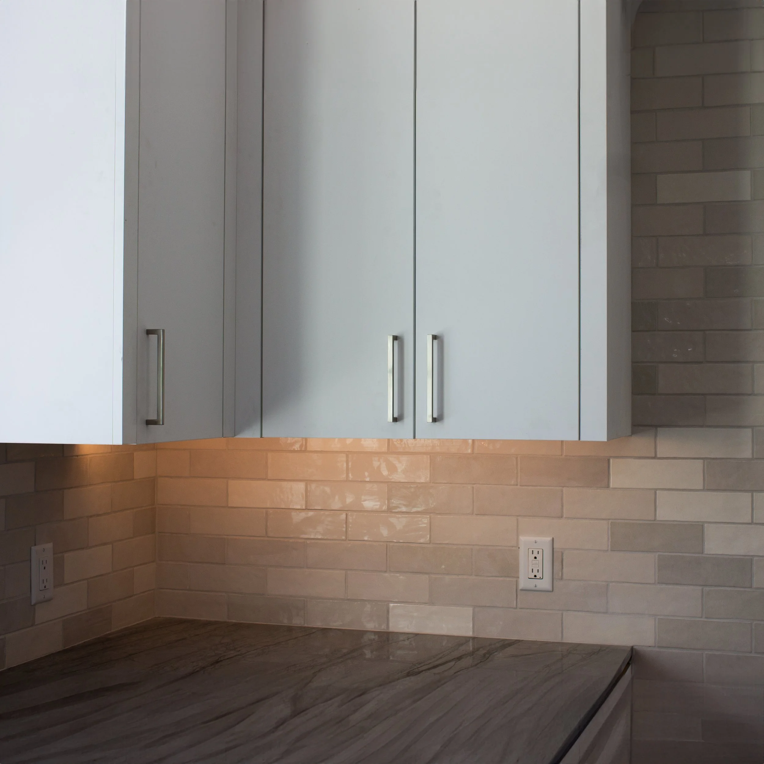 under cabinet lighting 2 square.jpg