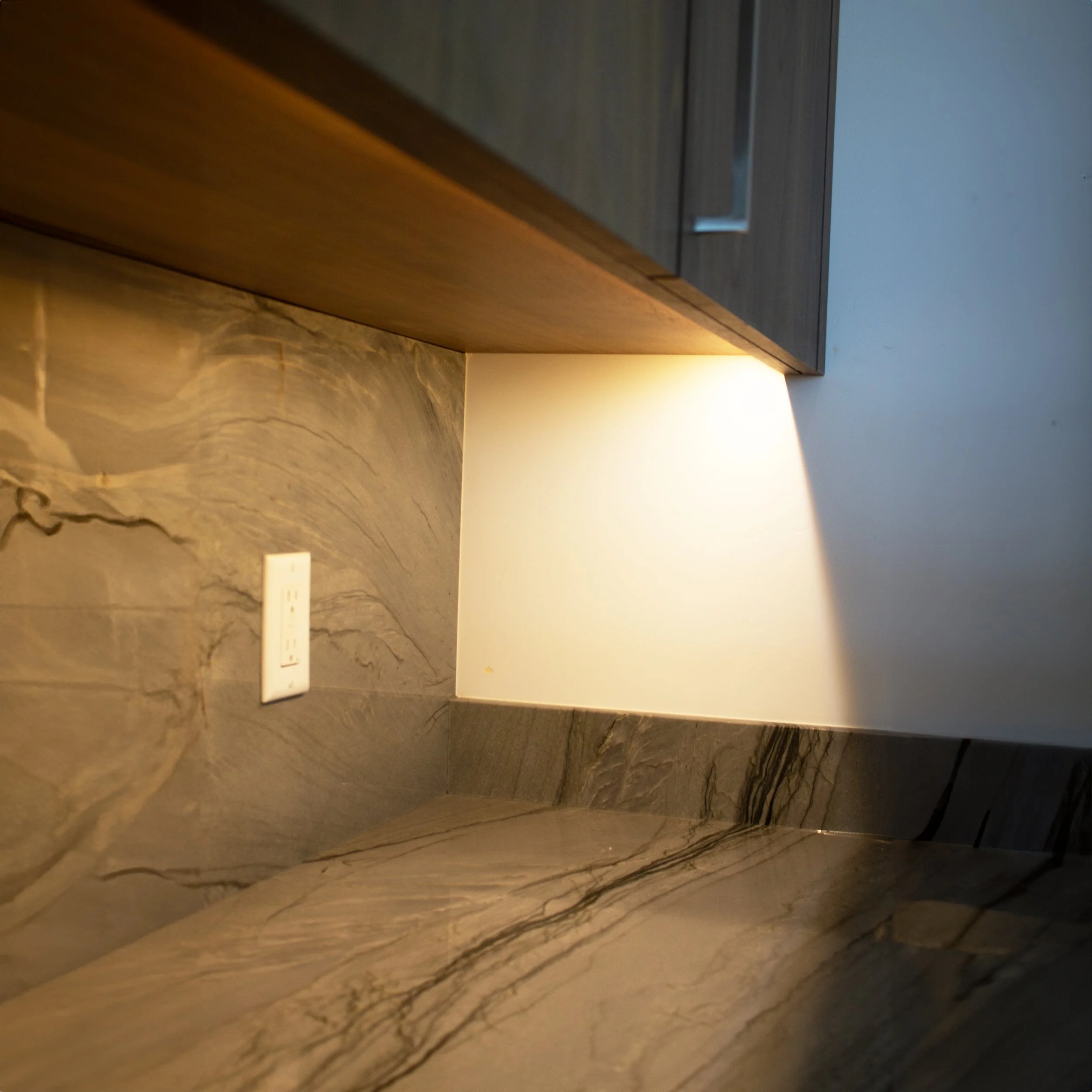 under cabinet lighting 3 square.jpg