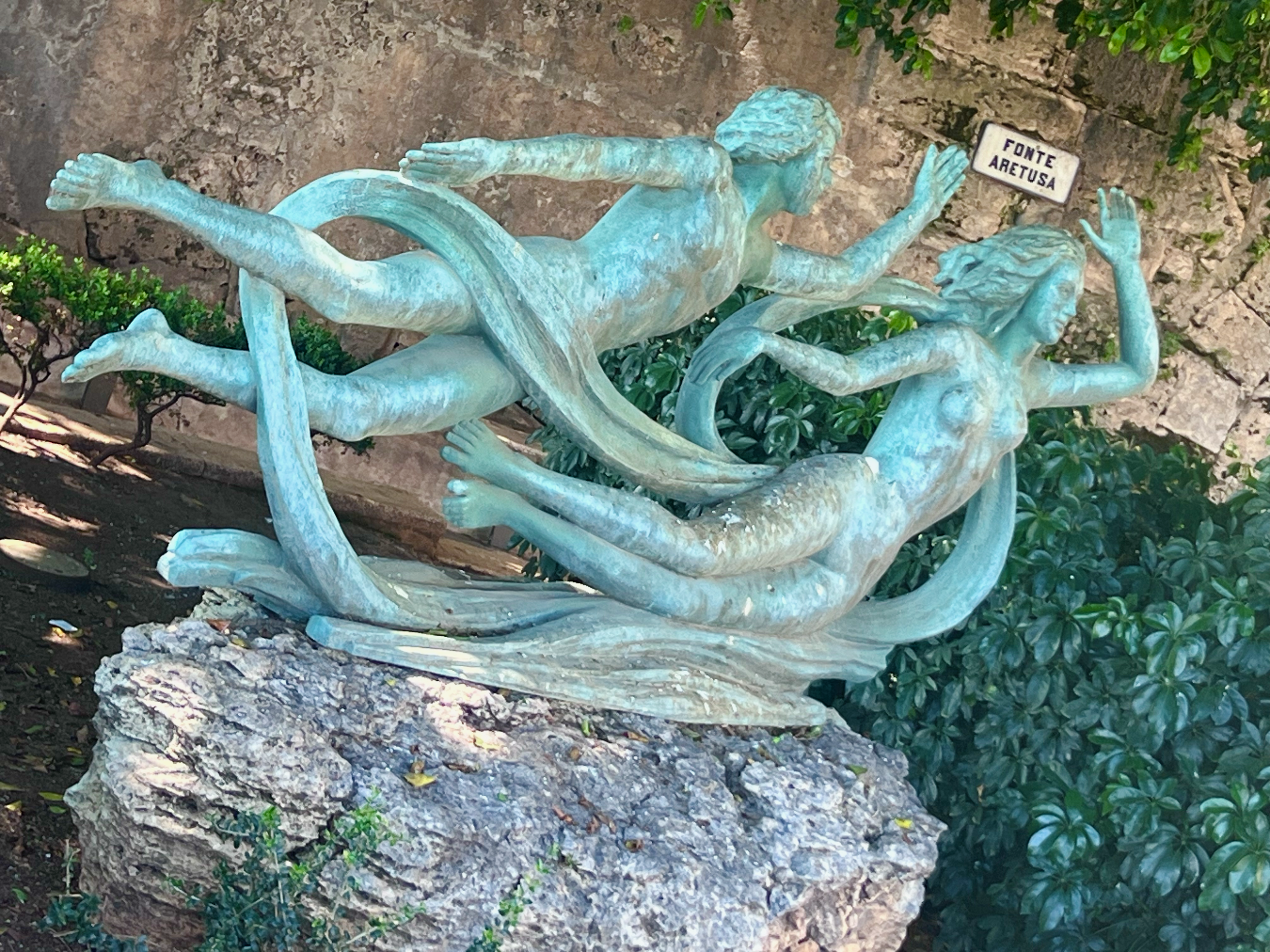 Statue of a mand chasing a woman at the Fonte Arethusa