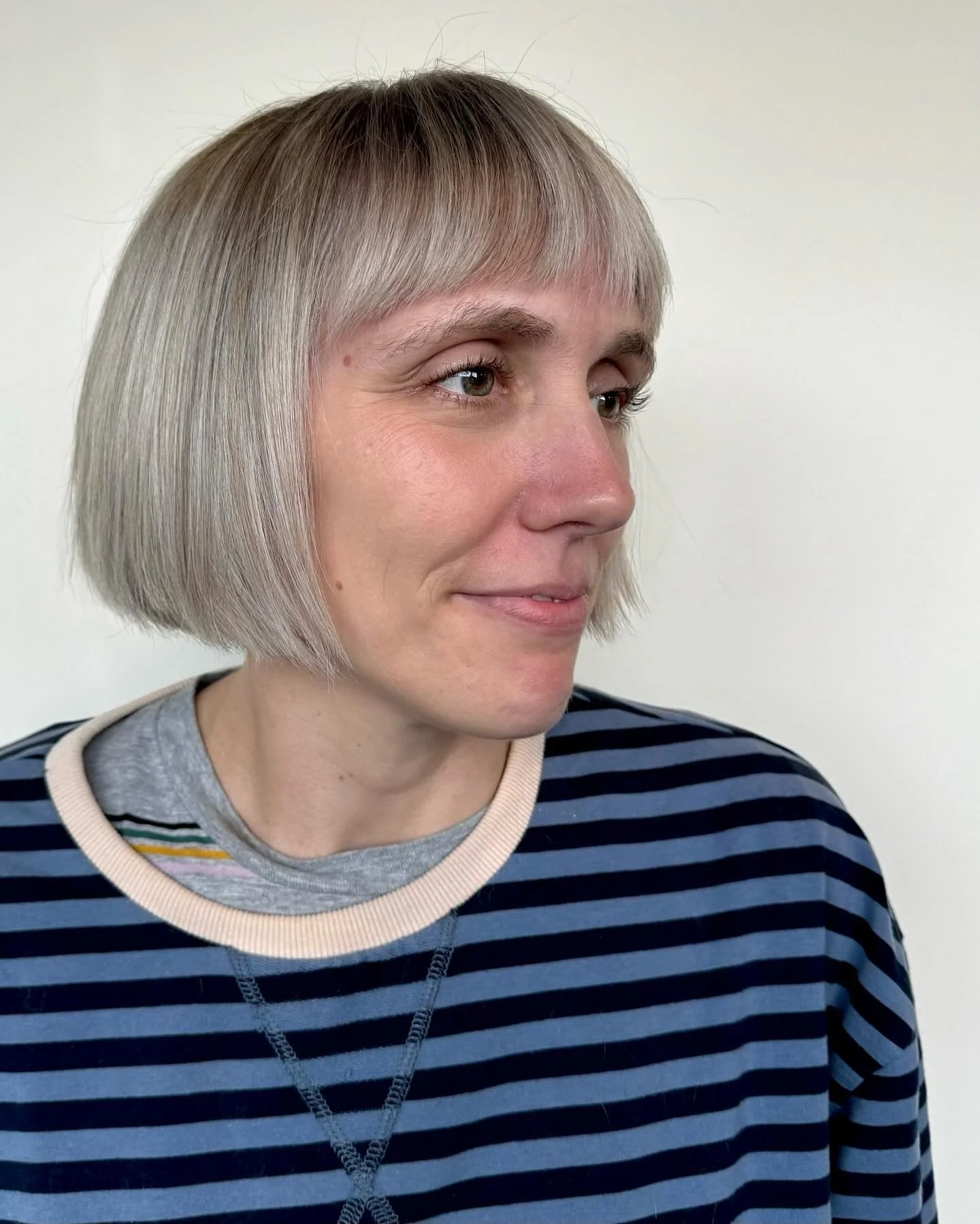 ⚡️The coolest razor sharp blonde bob 🔪🔪🔪 Blonding and haircut by Torrie @torriedoesmyhair 
⚡️The salon is booked and busy for the fall season!  Pre booking online is always required so our clients can find an ideal time that works best!  Let&rsqu