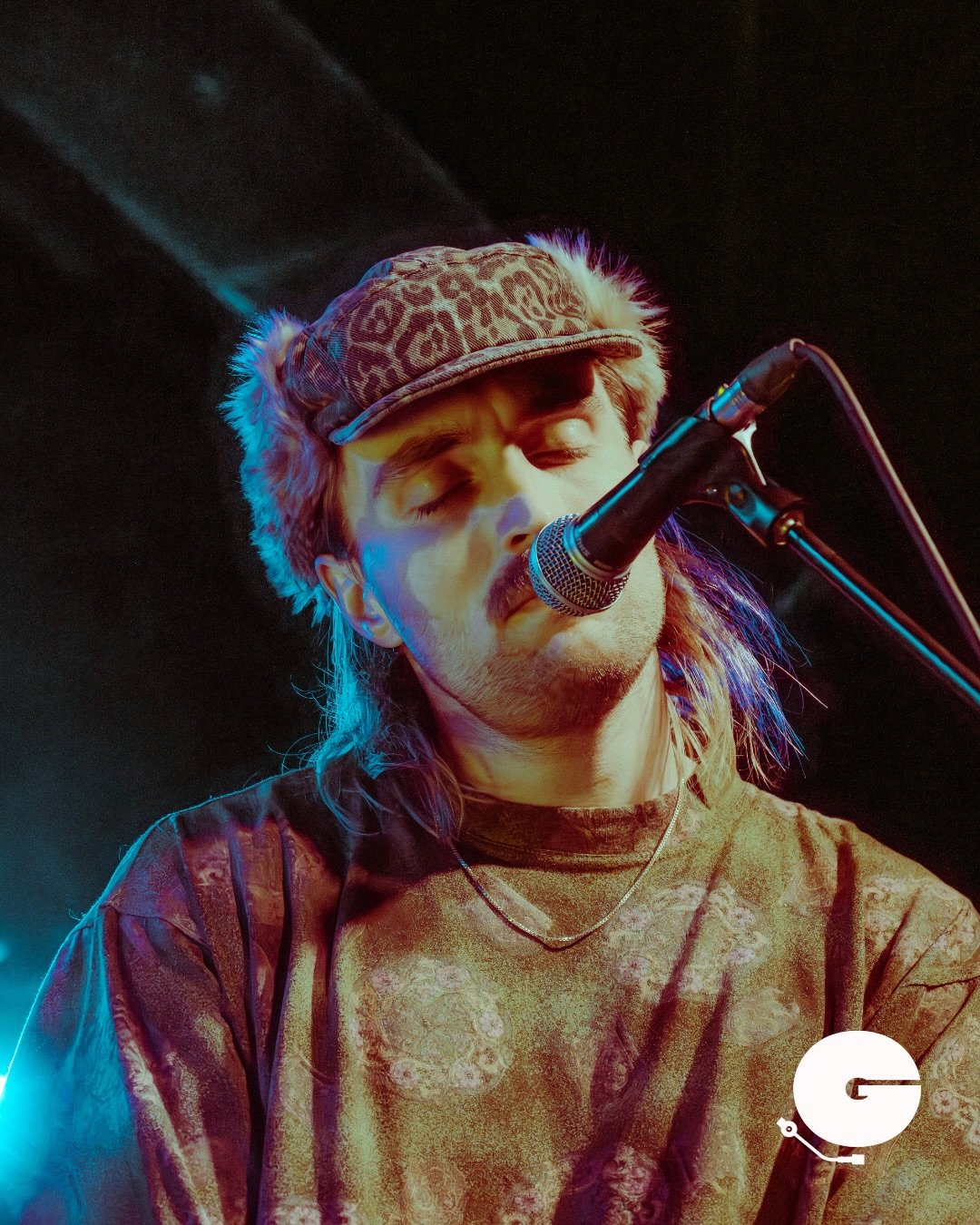 Martin Luke Brown (@martinlukebrown) live at Trinity Centre (@bristoltrinity) ★

📸: @emily_widdows 
.
.
.
#martinlukebrown #livemusic #bristolmusic #trinitybristol #musicphotography