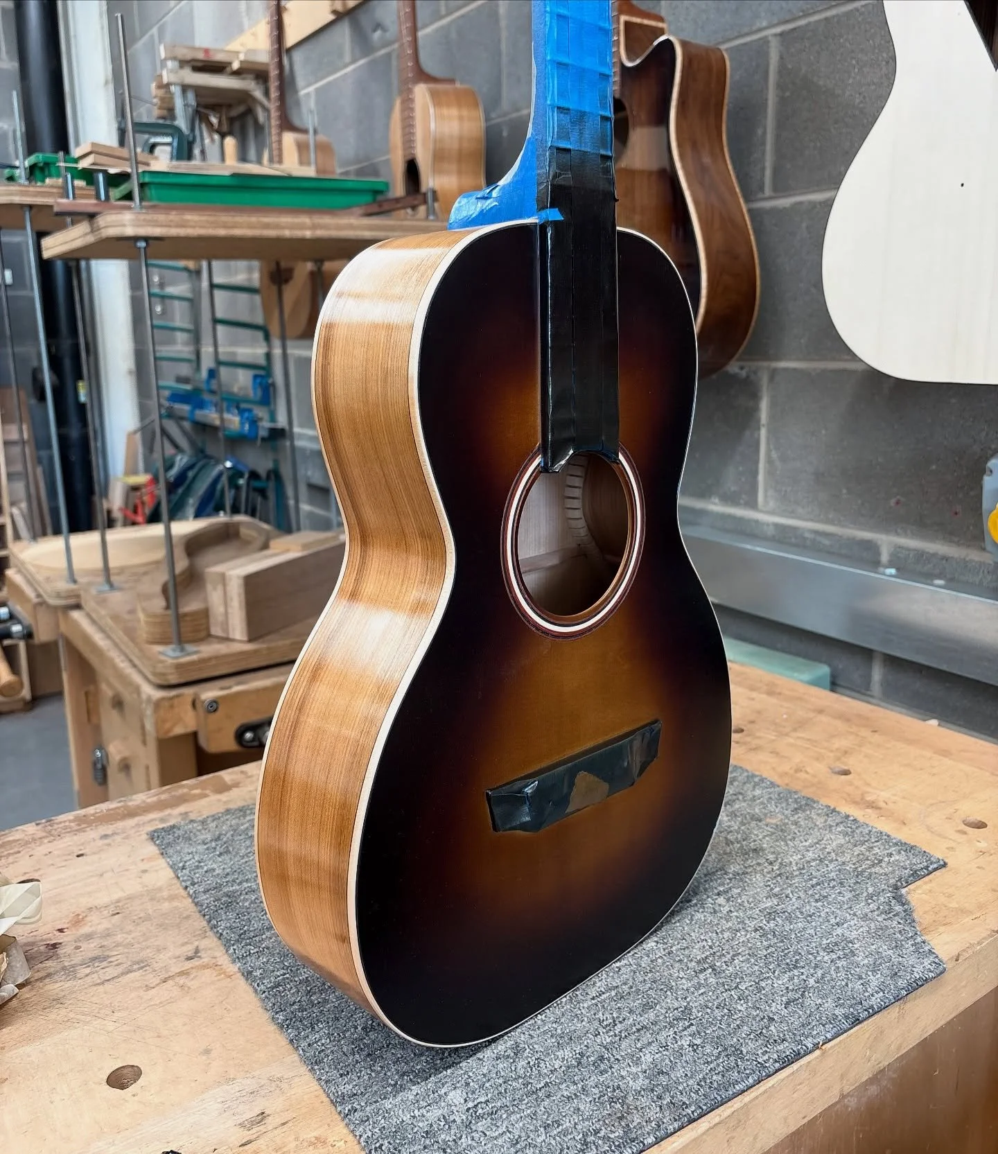 This is the first guitar I built. But now it&rsquo;s burst.
#sunburst #guitars #guitarbuilding #luthier
