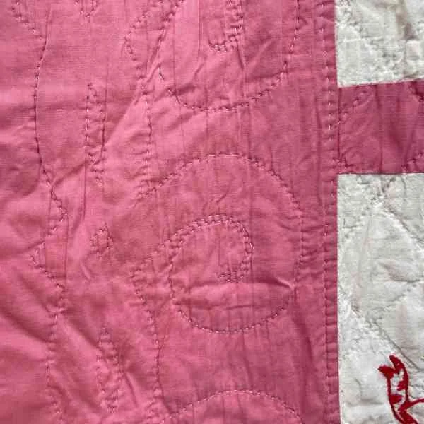 This shows the wave quilting in  the borders of the antique state quilt