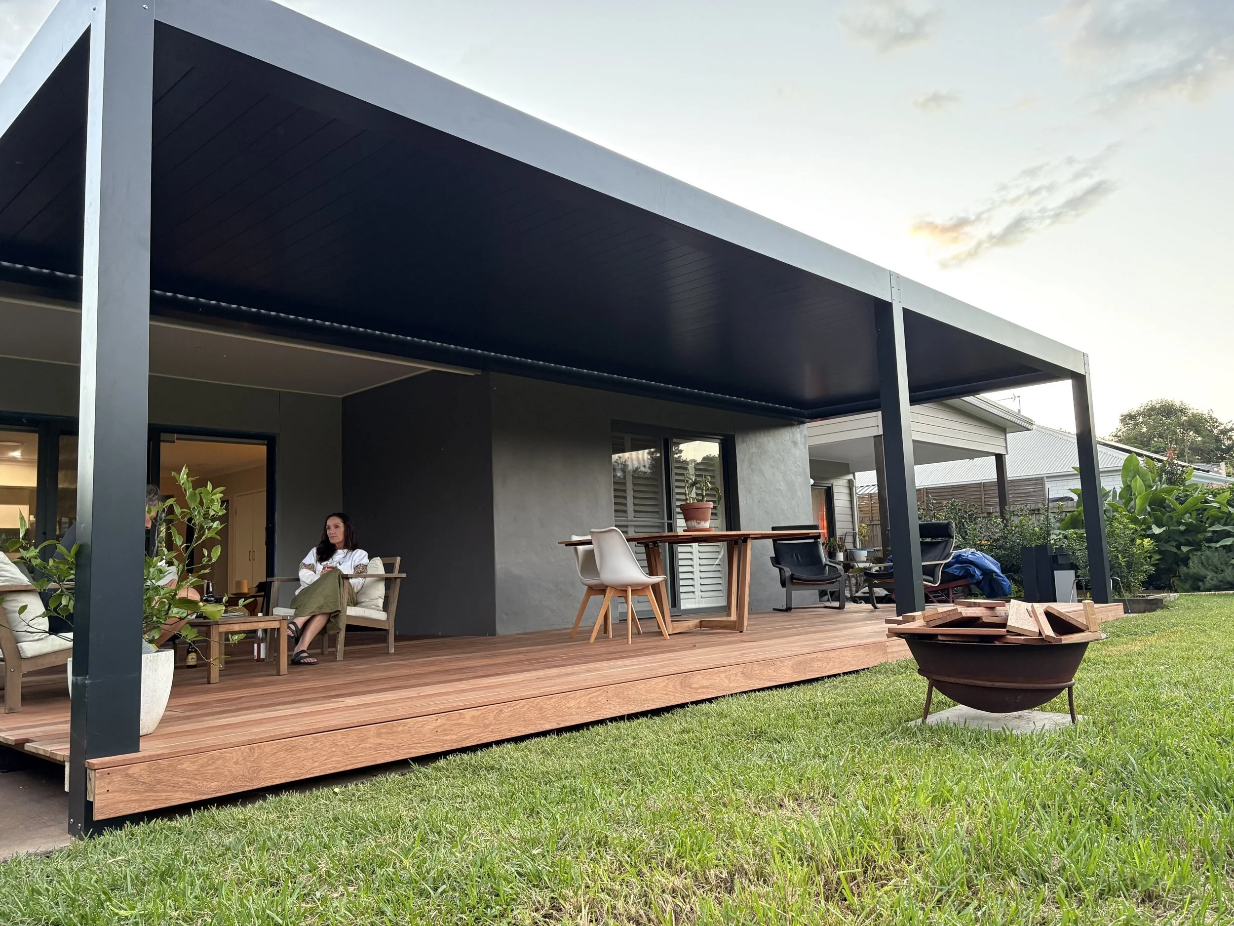 Tetto-louvre-roof-Byron-Bay-deck.jpg