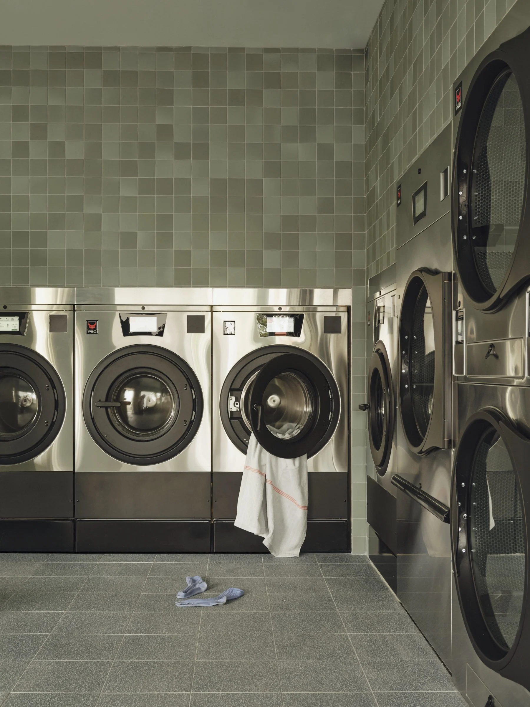 Folded Laundromat / Folk Studio