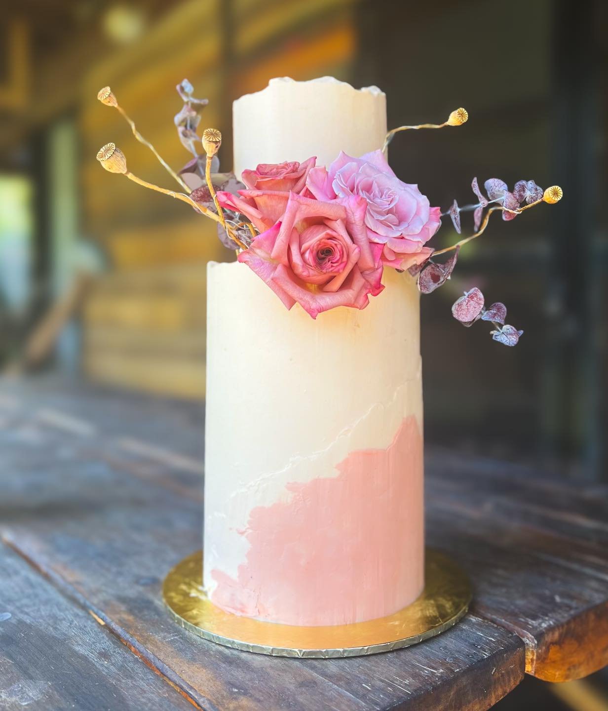 Pretty in pink 💕🌸🌷🌸🌷🌺

#weddingcakes #crescentheadwedding
