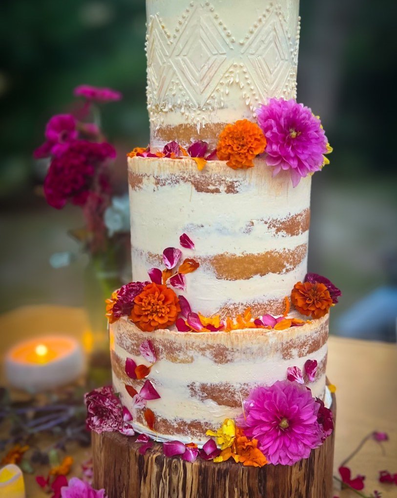 Party time mexican style 💃🏻🎉💕

#weddingcakes 
#crescentheadweddings