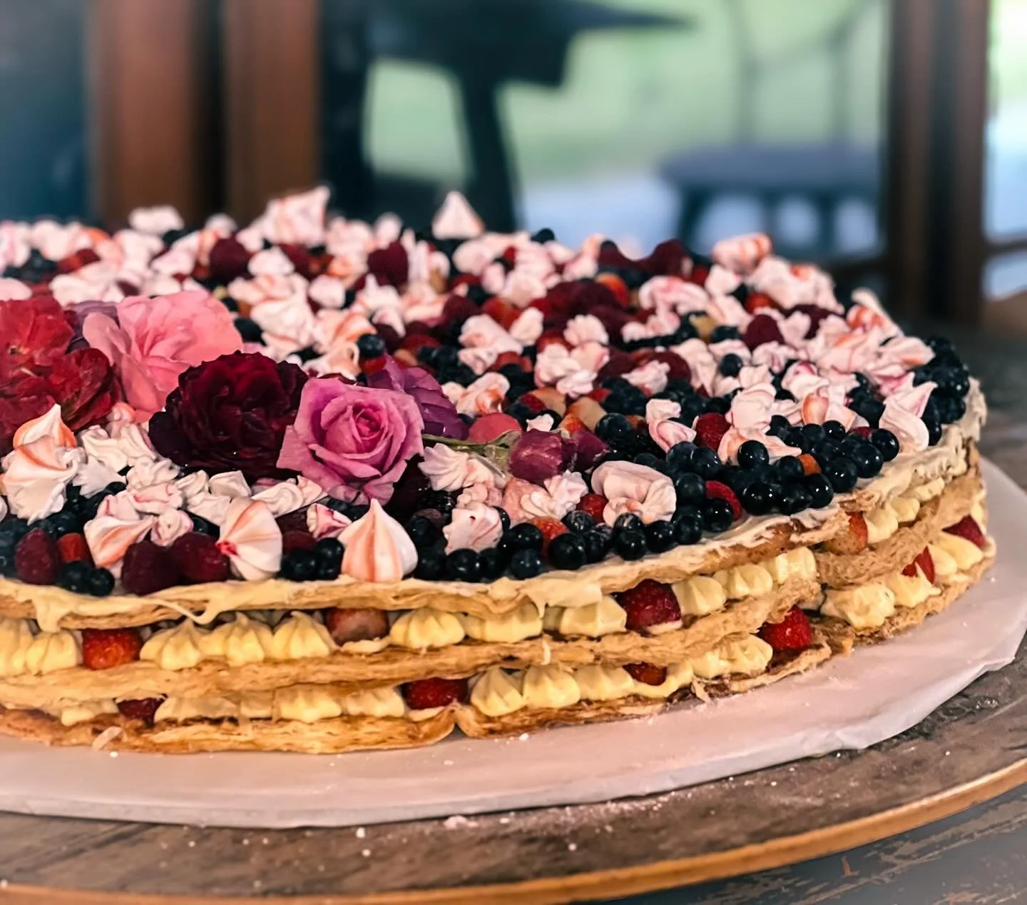 Traditional Italian wedding cake lopsided by lake Como 

#weddingcake #italianweddingcake #crescenthead