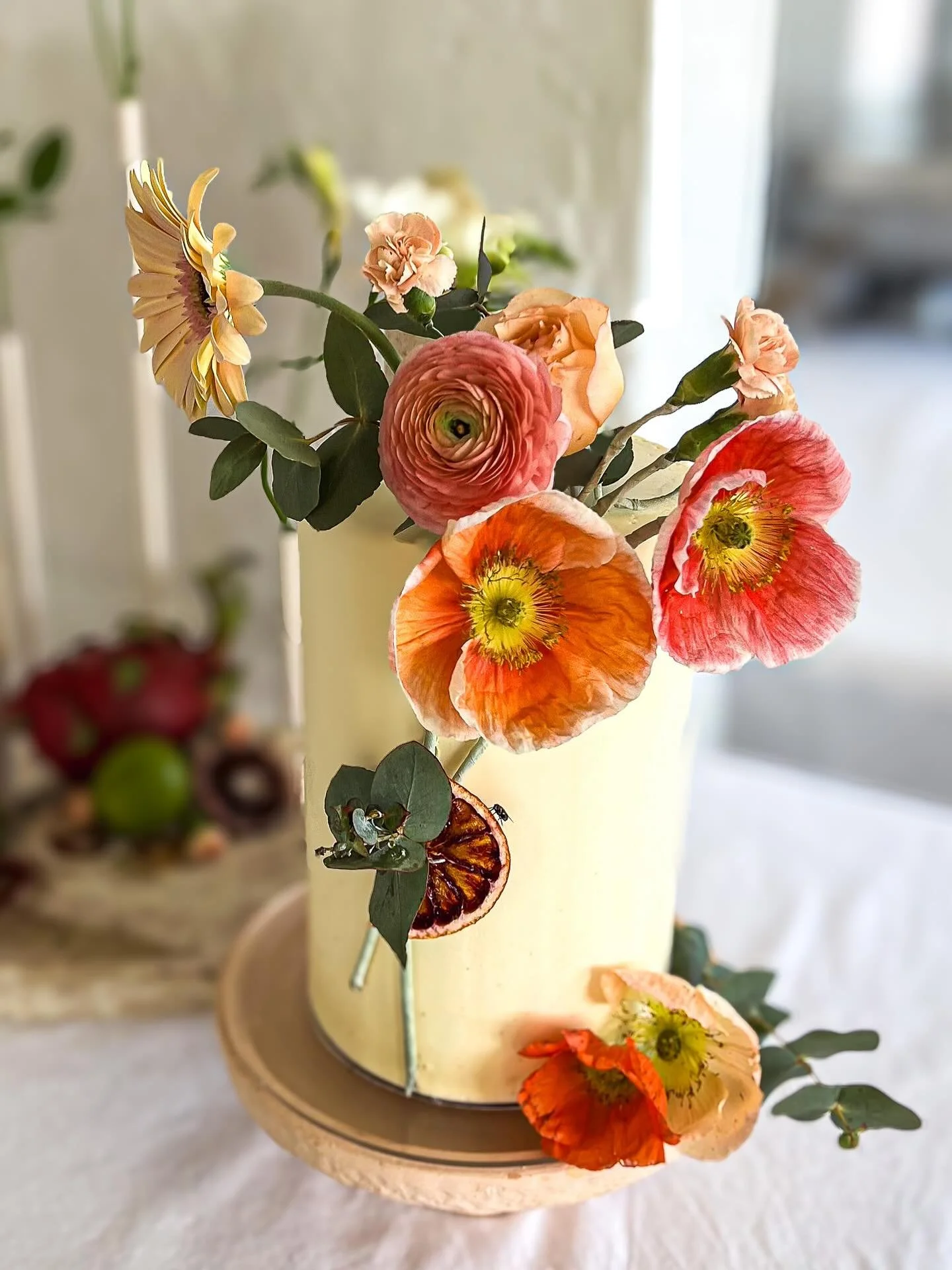 What comes from some colour inspo thanks Italy 

#weddingcakes #crescentheadweddings