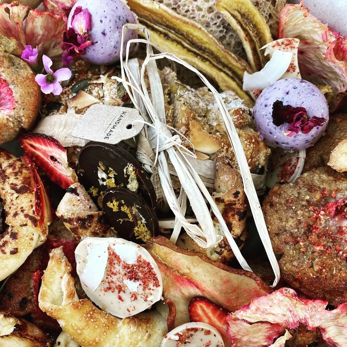 Not just Cakes , order Beautiful Dessert Graze Boxes ❤️

#sweetgrazebox #grazebox #dessertbox #wedding #crescentheadwedding