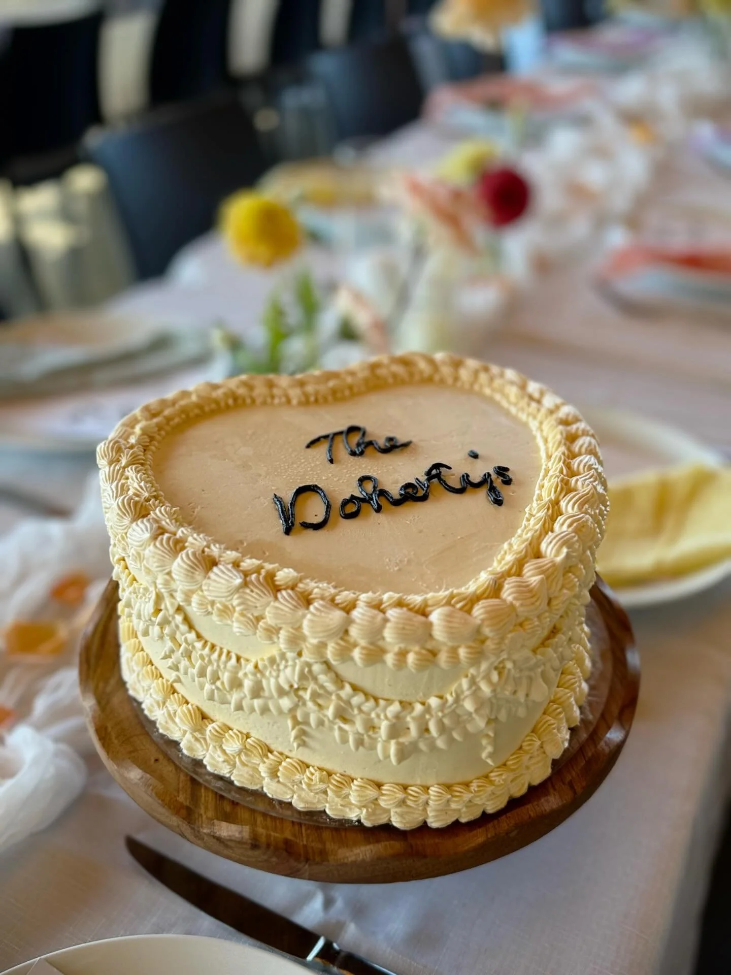 A little bit of love for a beautiful couple ❤️

#weddingcake #crescenthead #vintagecake