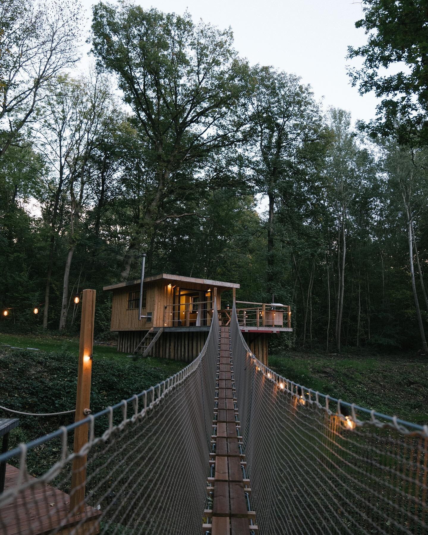 Sunset et soir&eacute;e pizza sur la terrasse&hellip; who&rsquo;s in ? #tinyhouse #cabinporn