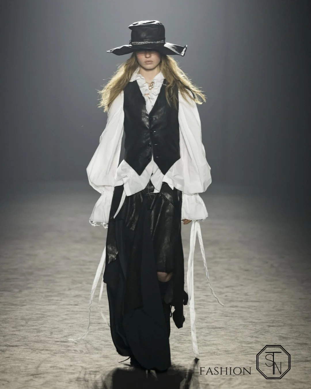 25FW COLLECTION | Ann Demeulmeester