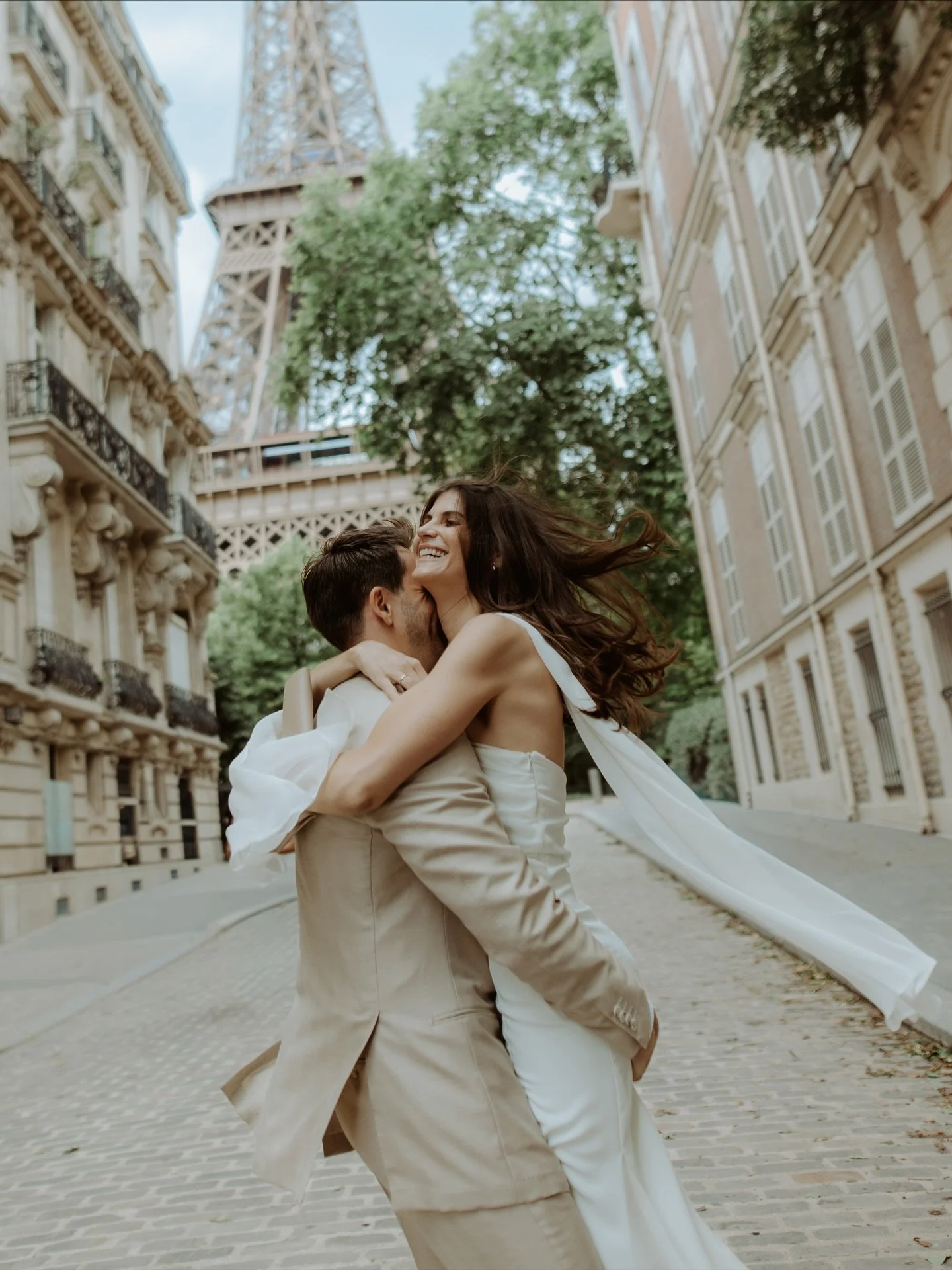 Escapade parisienne 🤍 L &amp; B

Offrez-vous les souvenirs d&rsquo;une vie, dans le d&eacute;cors des plus beaux monuments de Paris pour votre grand Amour 💌

work for @lesbanditsevents

#ParisWedding #MariageParis #ParisPhotographer