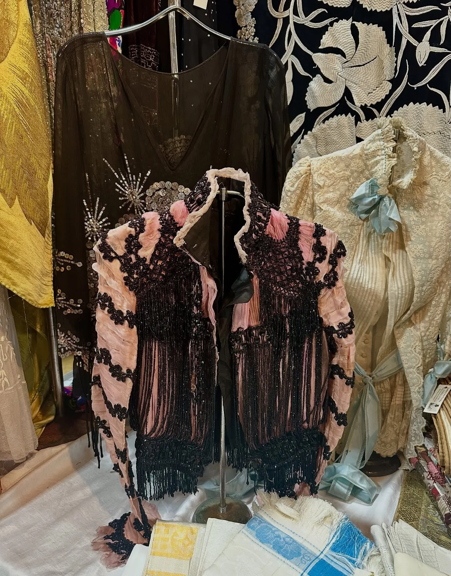Close ups on the show last month 🖤 Happy hunting to all our dealers and visitors this fall. {dealers tagged where possible}
#thesturbridgeshow #antiqueclothing #antiquelingerie #vintagelingerie #antiquetextiles #vintagecollections