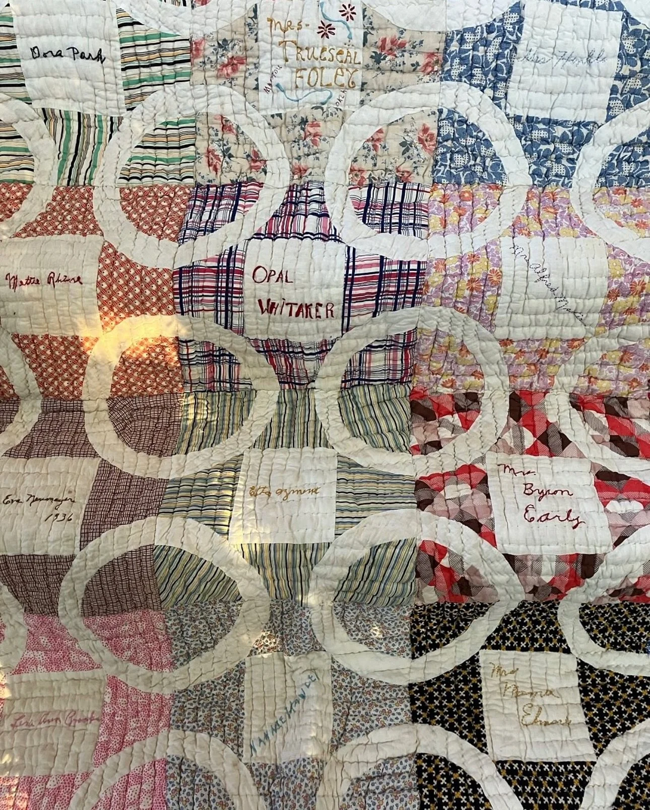 Always great seeing what @honeymoonantiquesltd finds out in the wild between shows 🤍 Special quilts for 2026 dates, calendar coming soon. Happy November! 

#thesturbridgeshow #antiquequilt #handmadequilts #heirlooms #antiquing #antiquetextiles