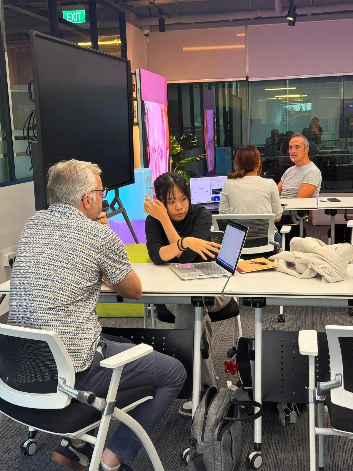 Young founders speaking with a Wavesparks mentor