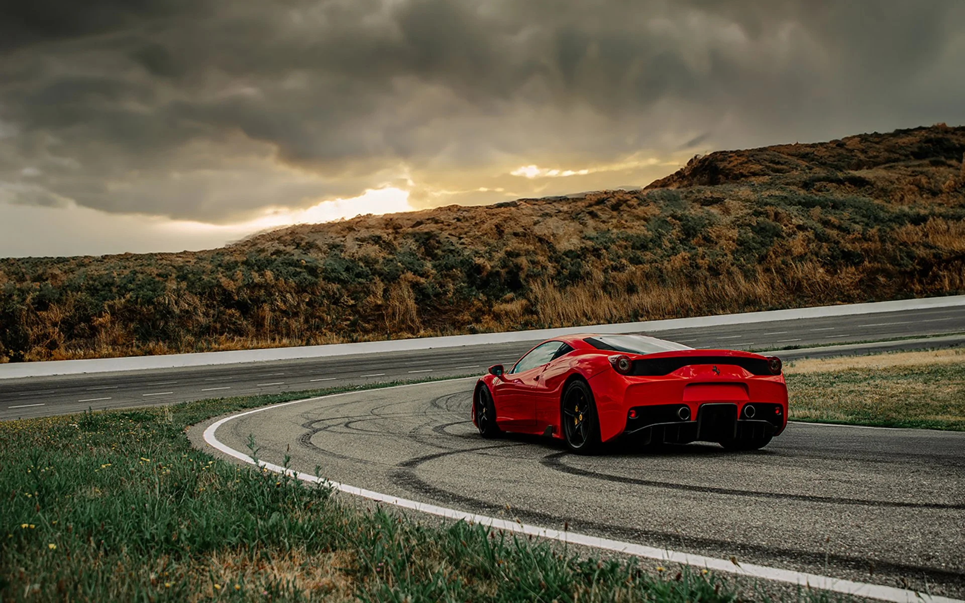 ferrari_red_by_Dowiegraphy_04.jpg
