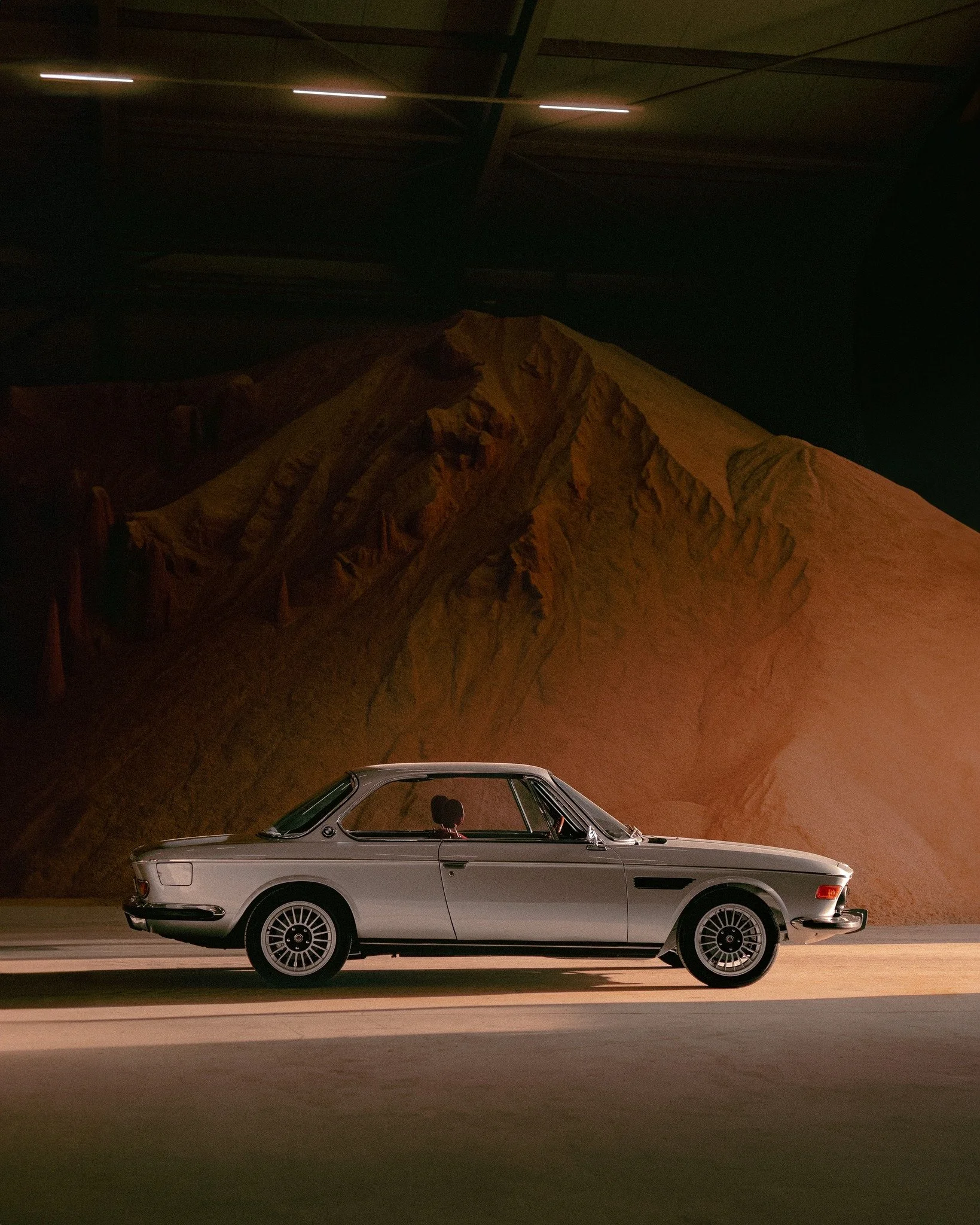 I took this set of this BMW E9 (1971) for @germanyexclusive and it's too good to not share with you guys. I loved the atmospheric light at this place! The car was sold this weekend for a good price on the @bringatrailer website (with the use of my pi