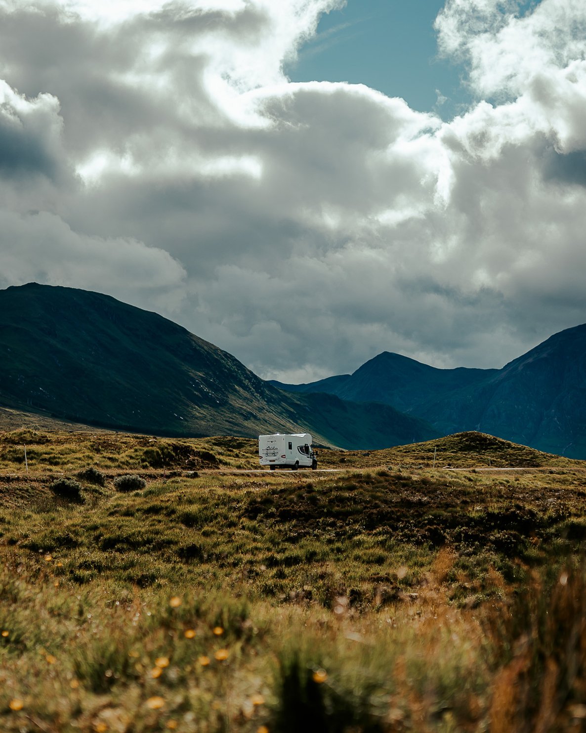 Wild, moody and unapologetically real. Scotland has a way of slowing everything down and I'm here for it. 🗻🏴󠁧󠁢󠁳󠁣󠁴󠁿

#scotlandexplore #travelphotography #dutchphotographer #femalephotographer #scotland
