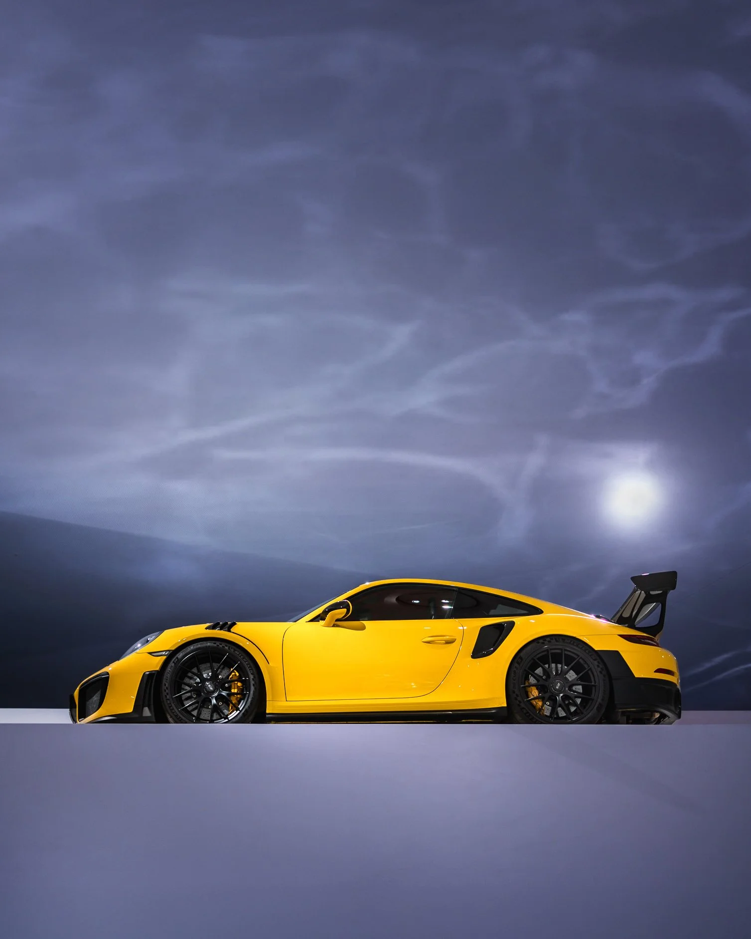 Built for speed, designed with purpose. Even standing still,  this bumblebee feels ready to move! 💛🖤

#dowiegraphy #automotiveart #performancecars #carphotography #porsche911GT2RS